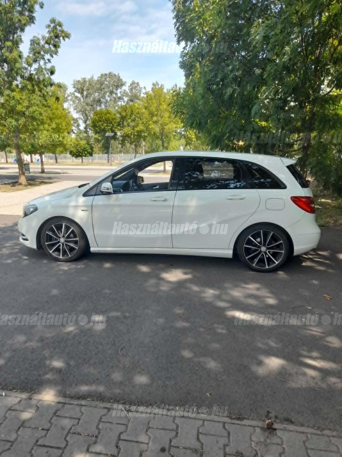 MERCEDES-BENZ B 200 2012 - 1