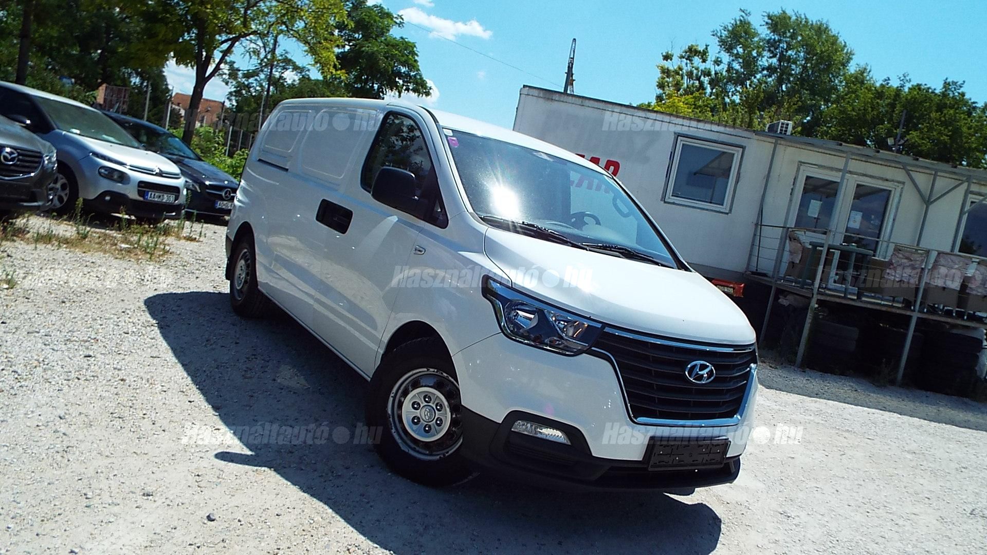 HYUNDAI H-1 2019/4 - 1
