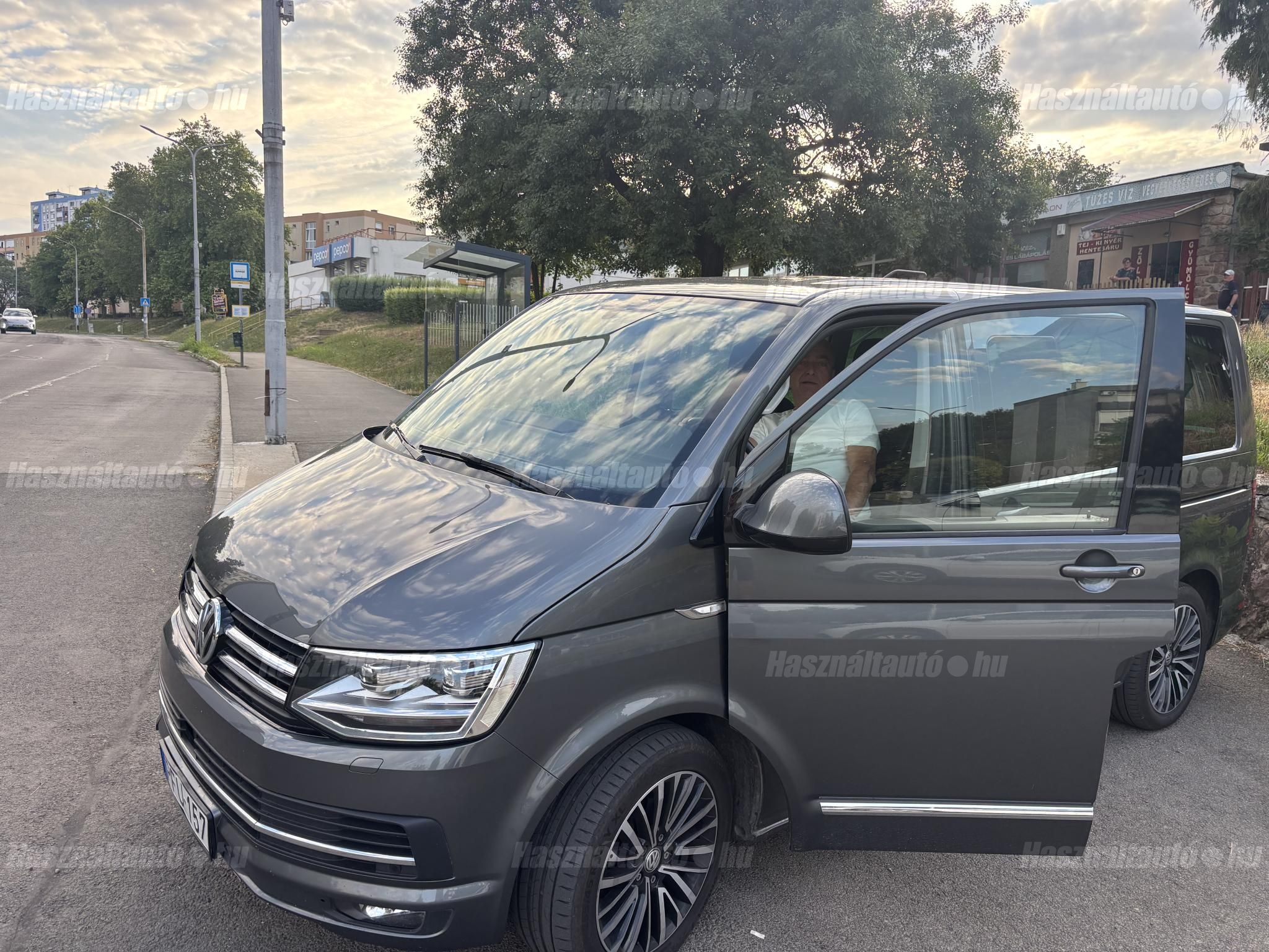 VOLKSWAGEN MULTIVAN 2017/6 - 1