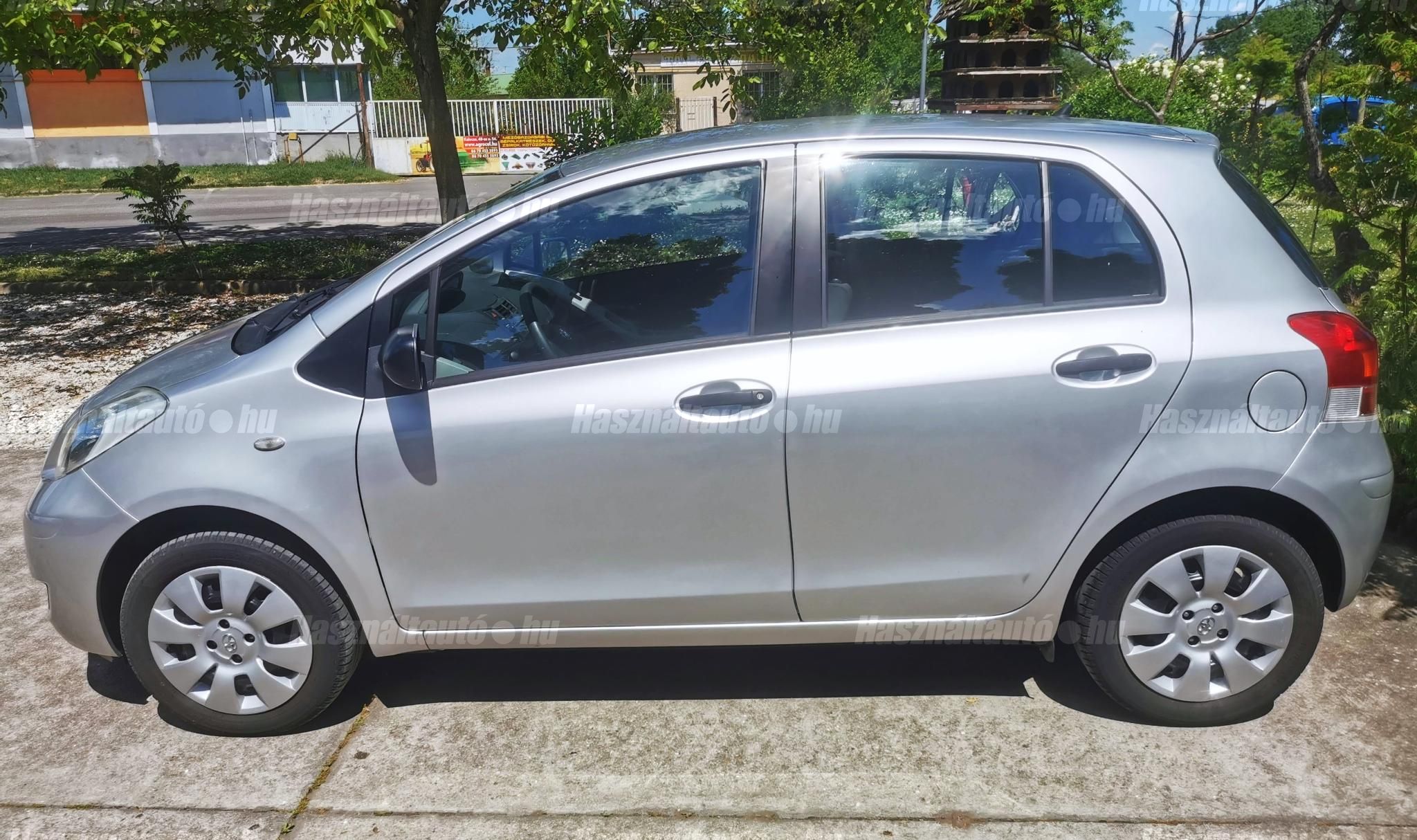 TOYOTA YARIS 2009/10 - 1