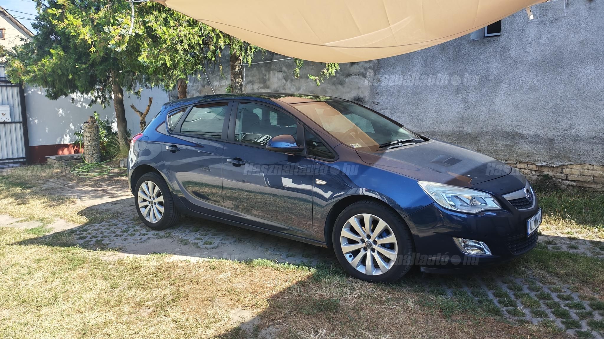 OPEL ASTRA J 2011 - 1