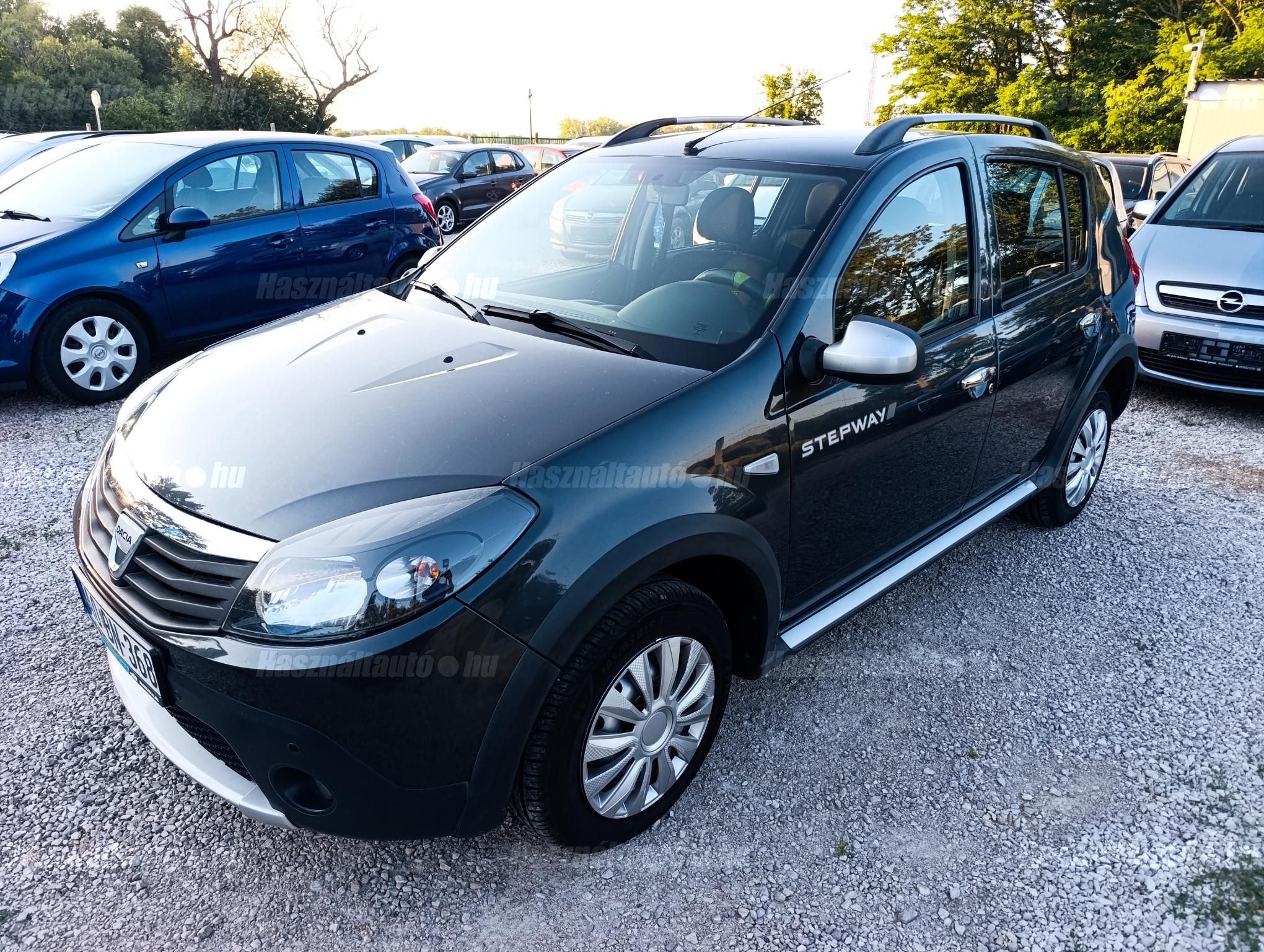 DACIA SANDERO 2010/2 - 1