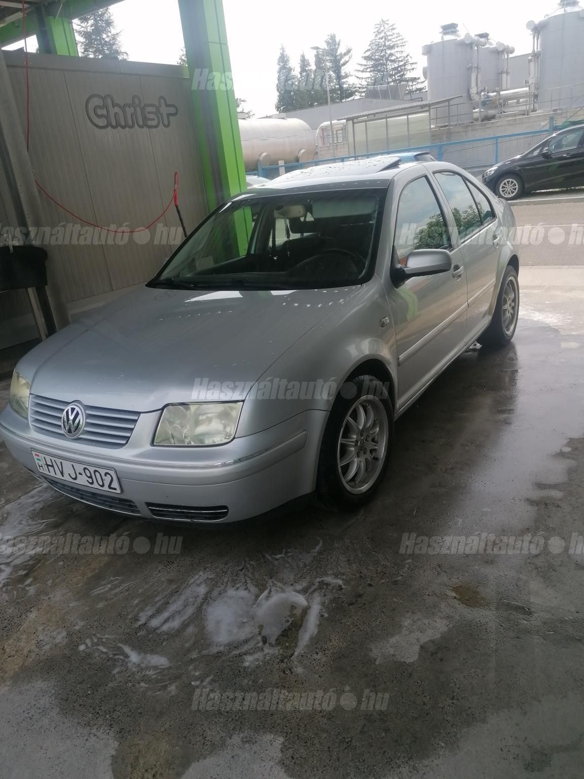 VOLKSWAGEN BORA 2002/8 - 1