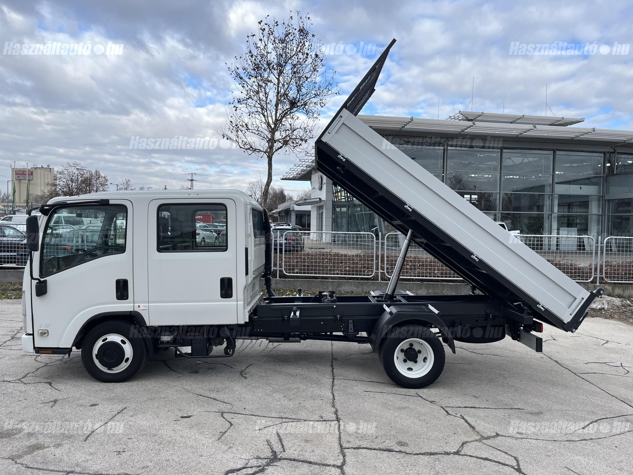 ISUZU N-SZÉRIA 2015/11 - 1