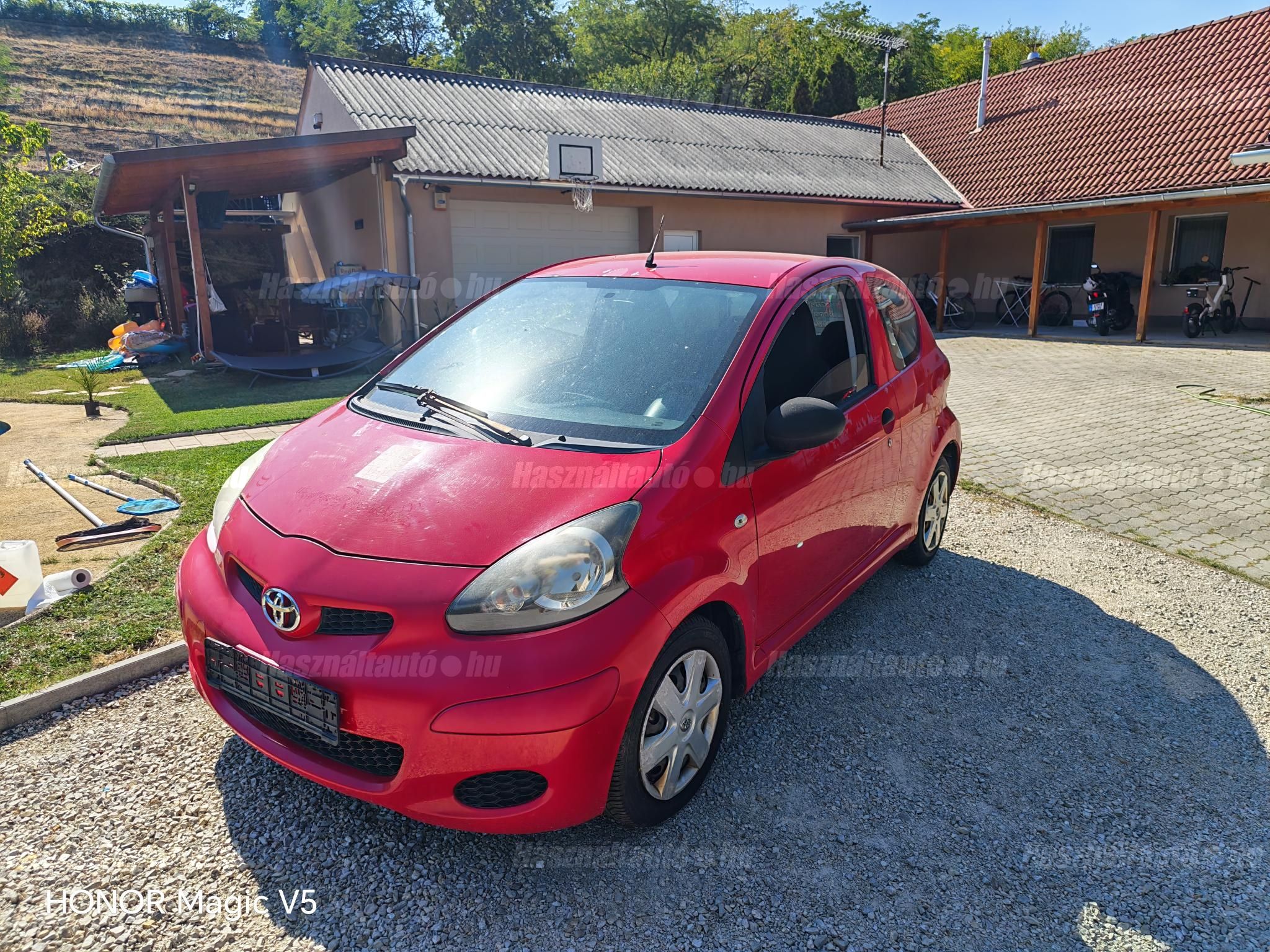 TOYOTA AYGO 2011/8 - 1