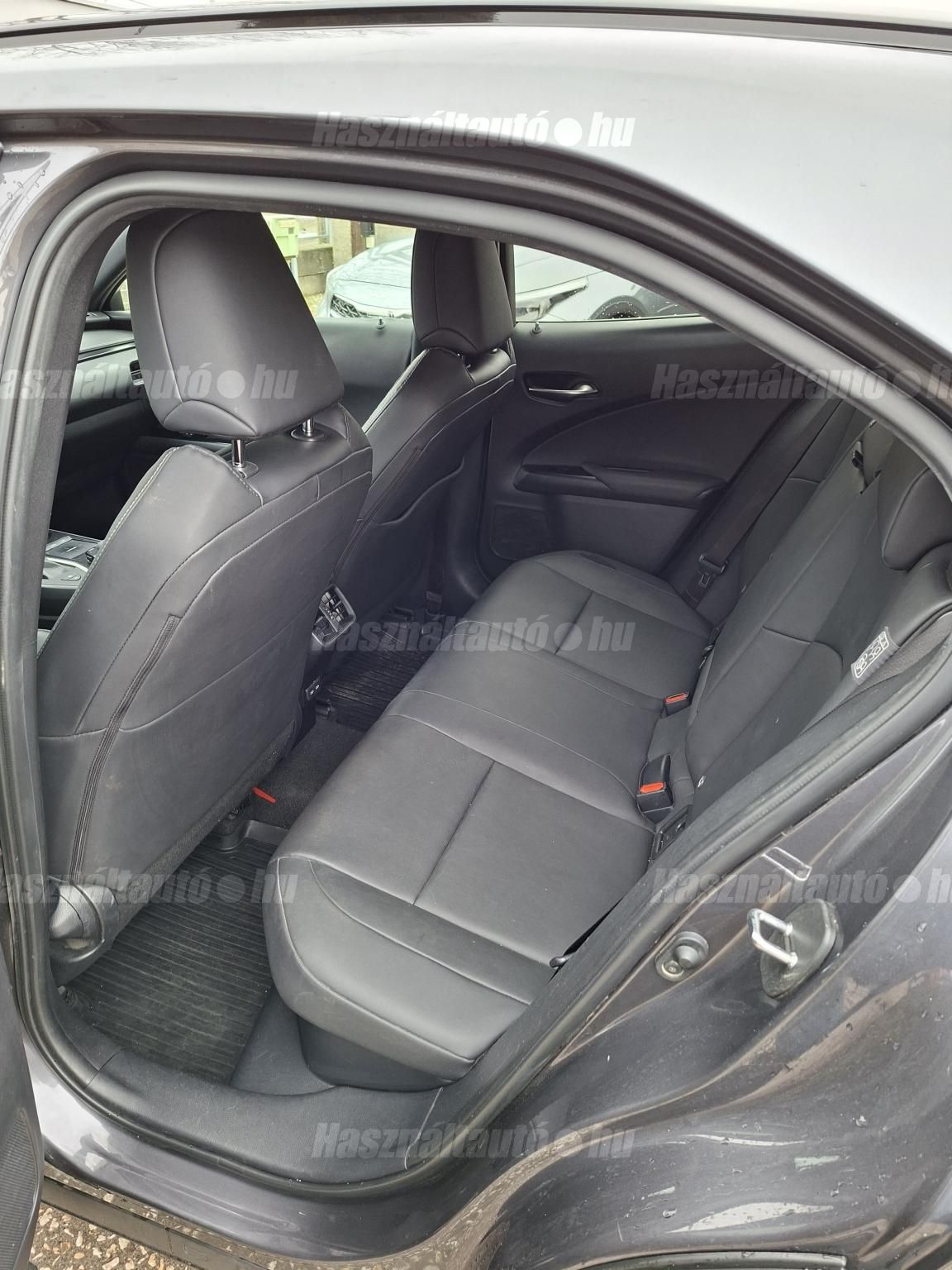 LEXUS UX 2022/10 - 1