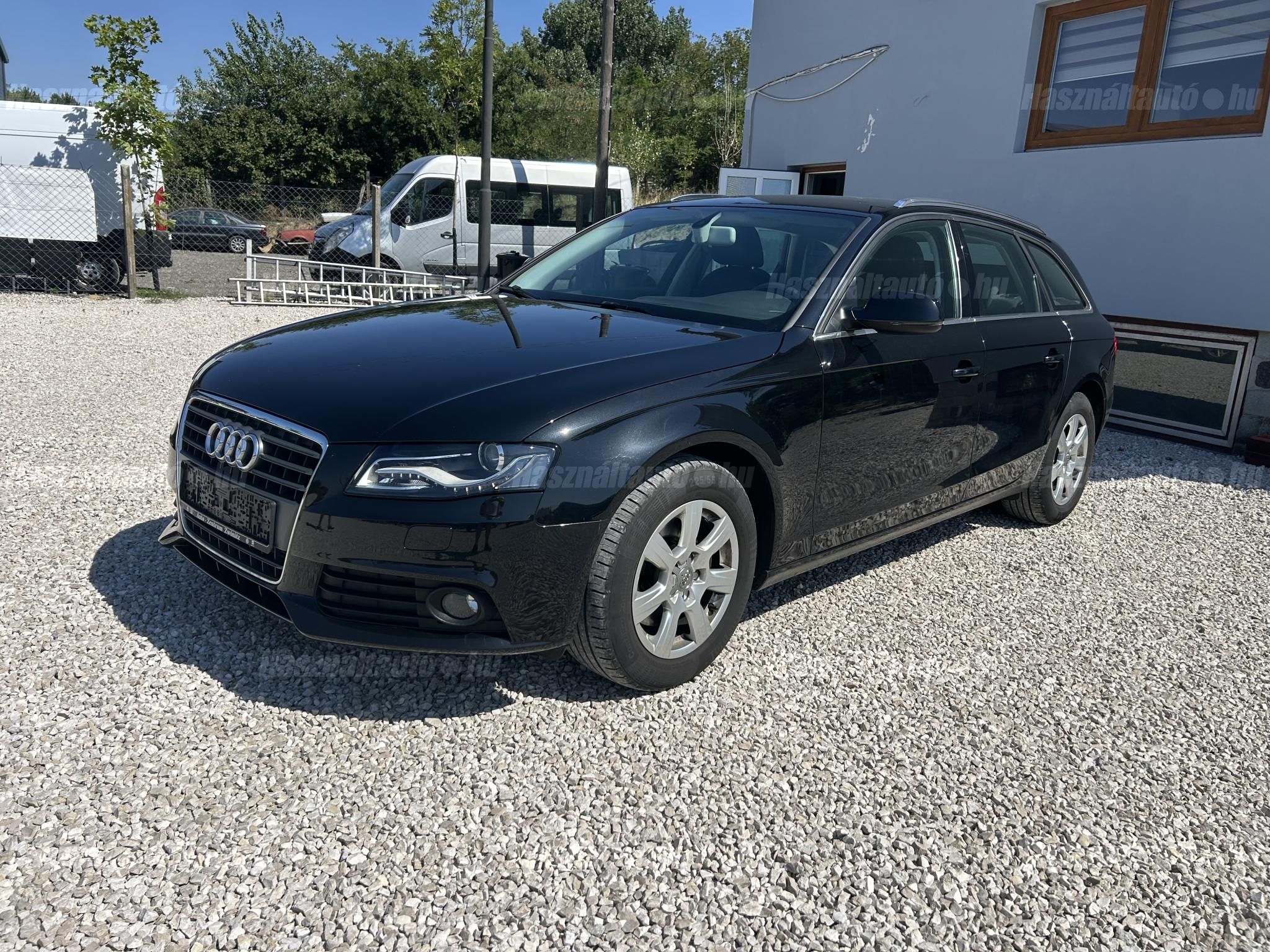 AUDI A4 2011/6 - 1
