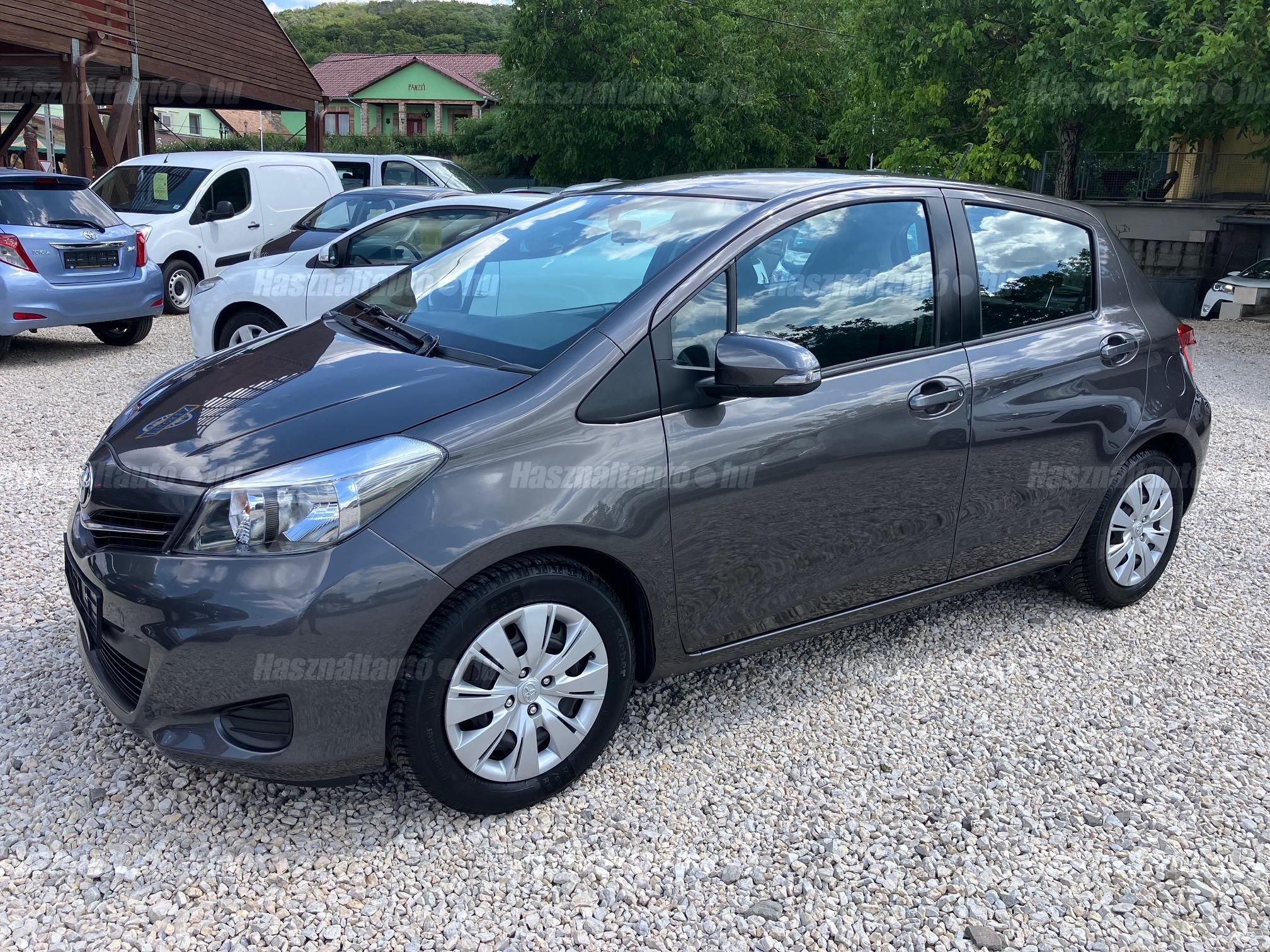 TOYOTA YARIS 2011/12 - 1