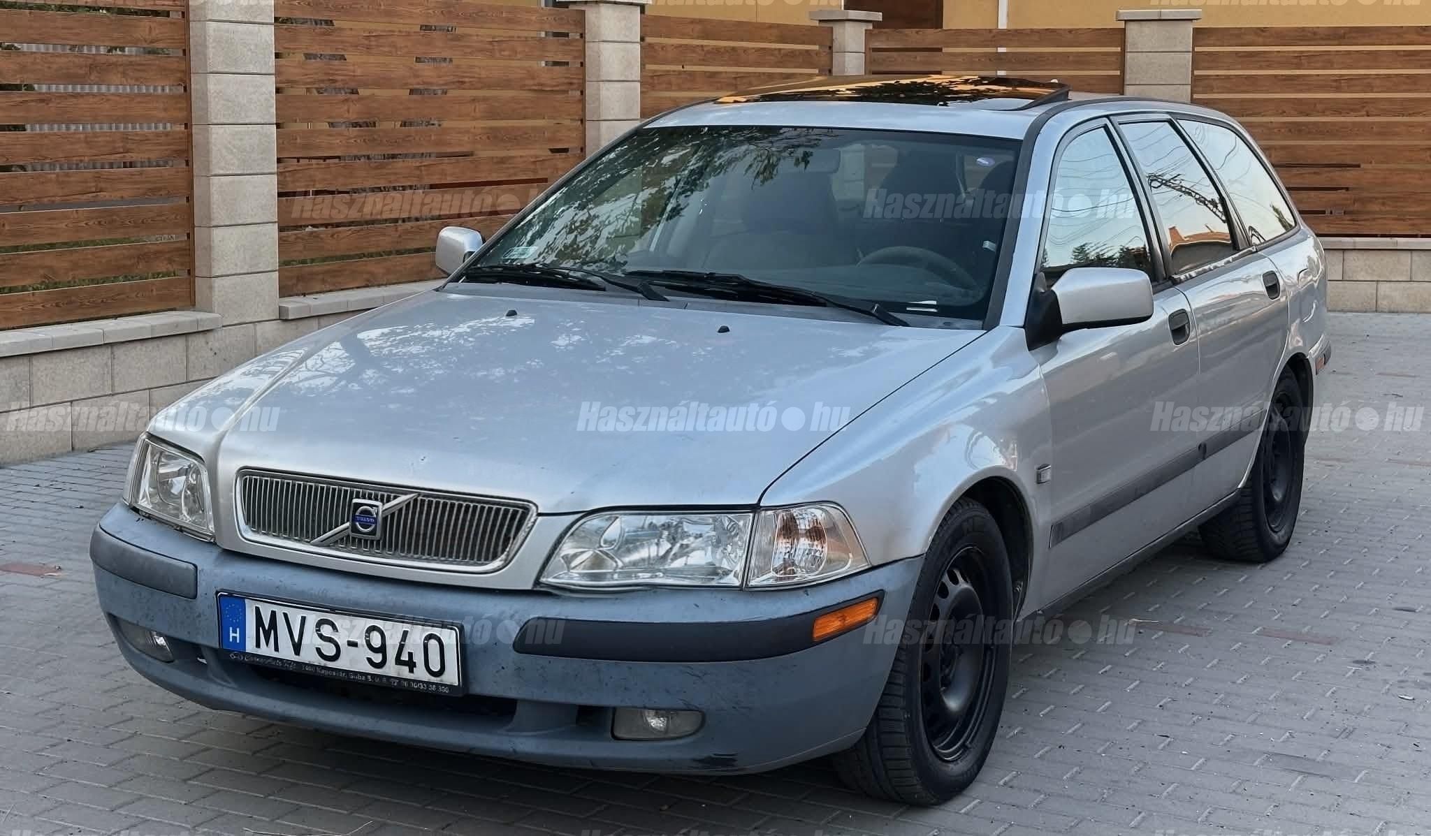 VOLVO V40 2002/7 - 1