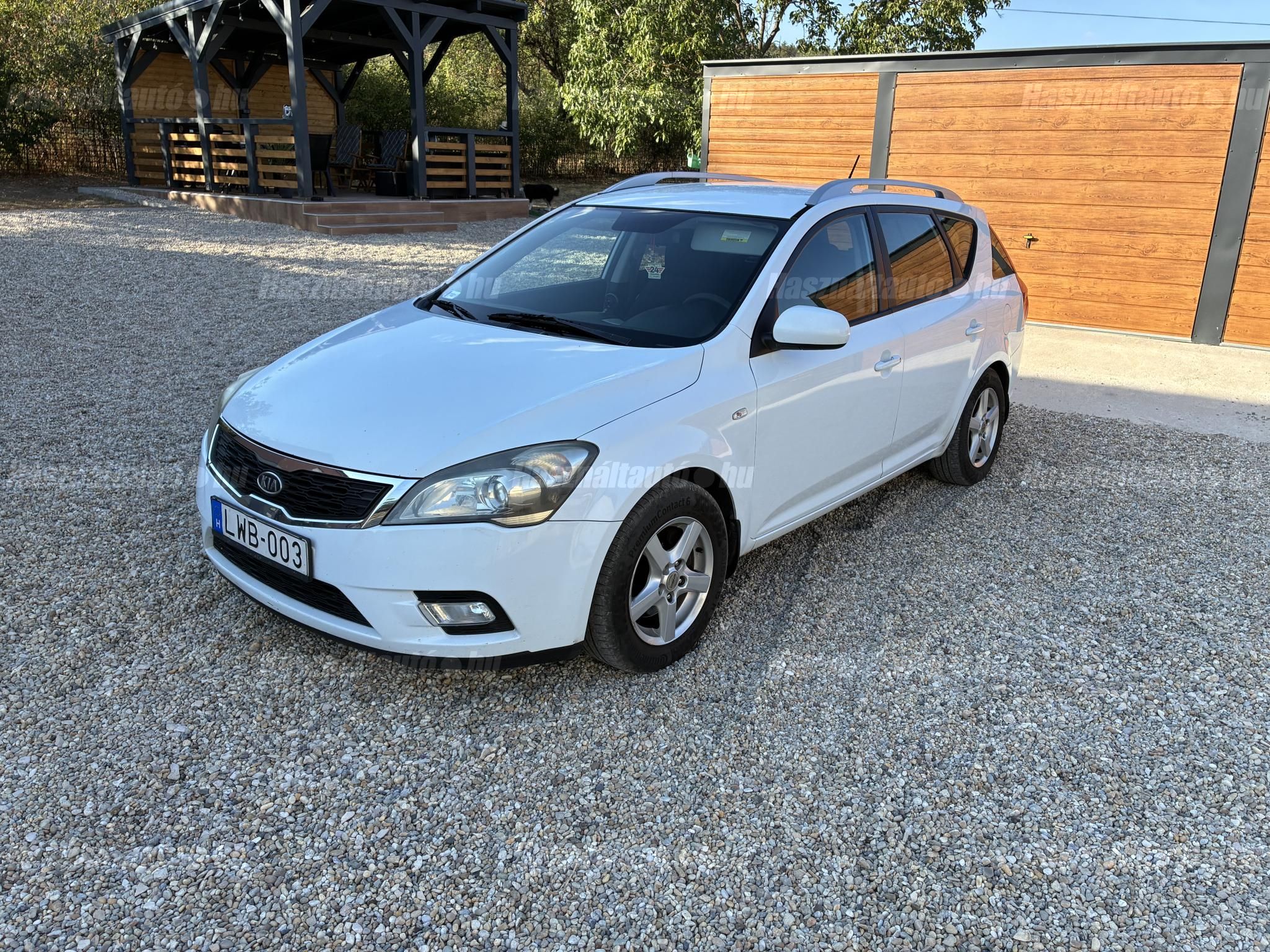 KIA CEE'D 2011/4 - 1