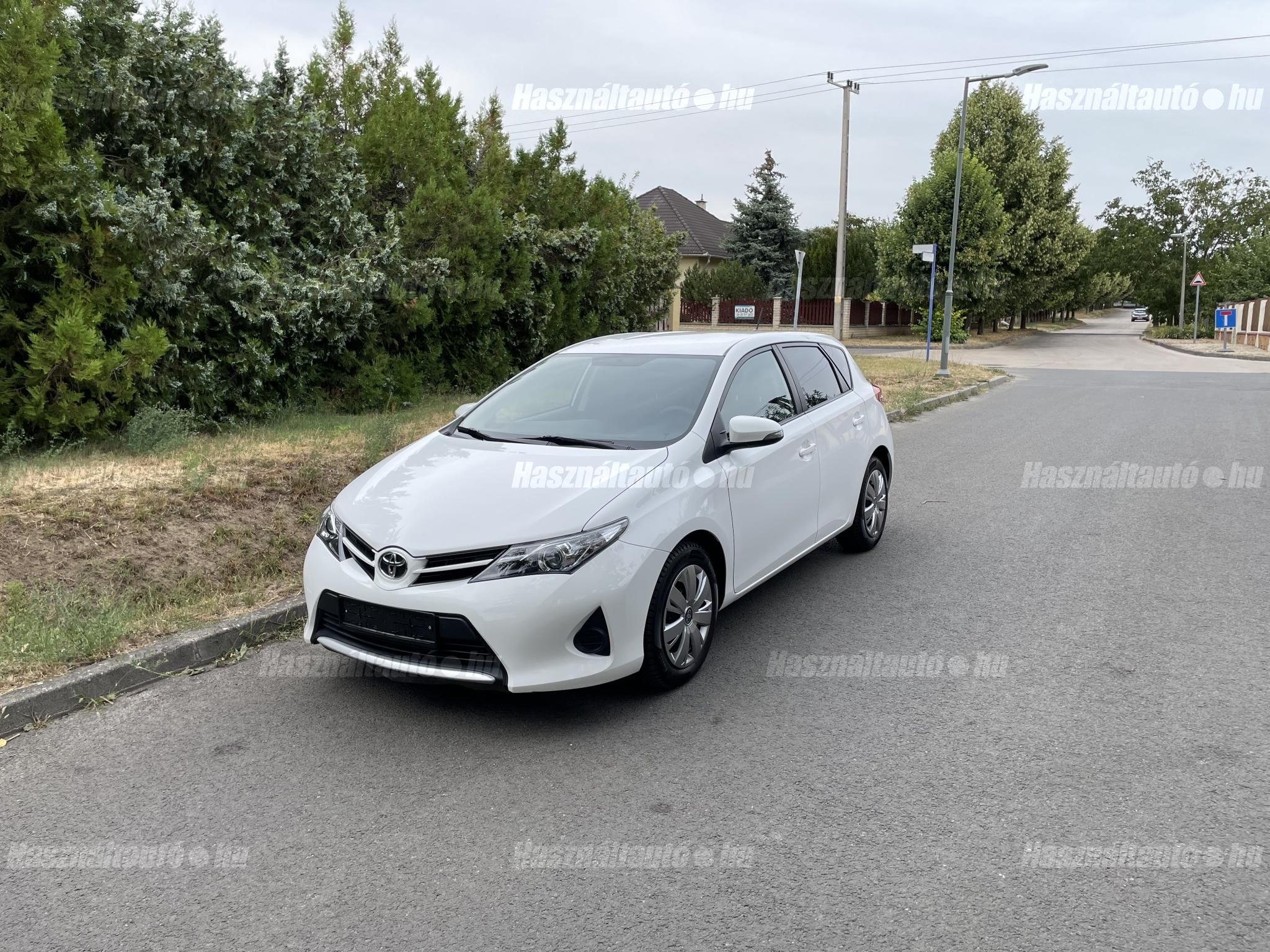 TOYOTA AURIS 2013/11 - 1