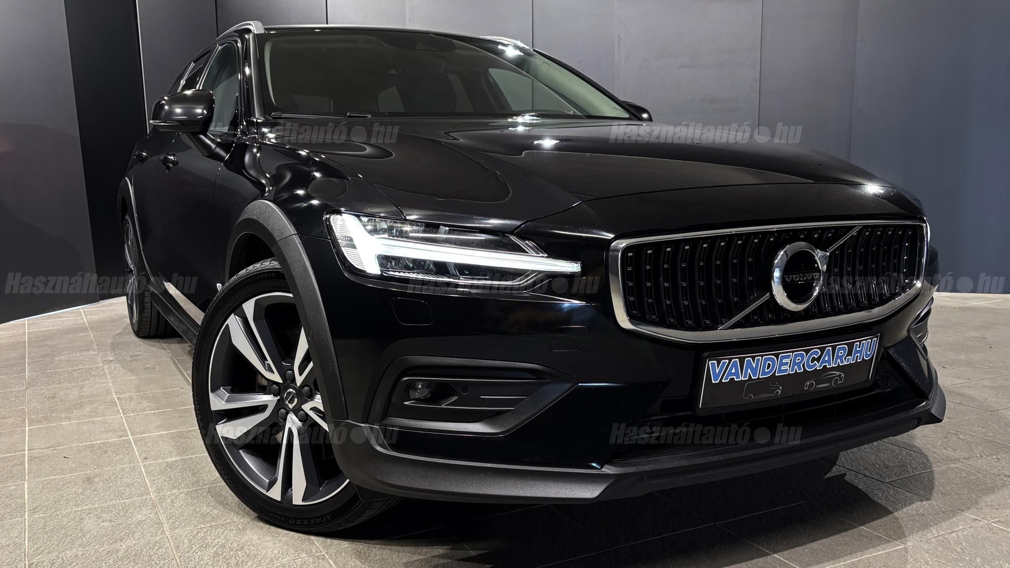 VOLVO V60 2022/3 - 1