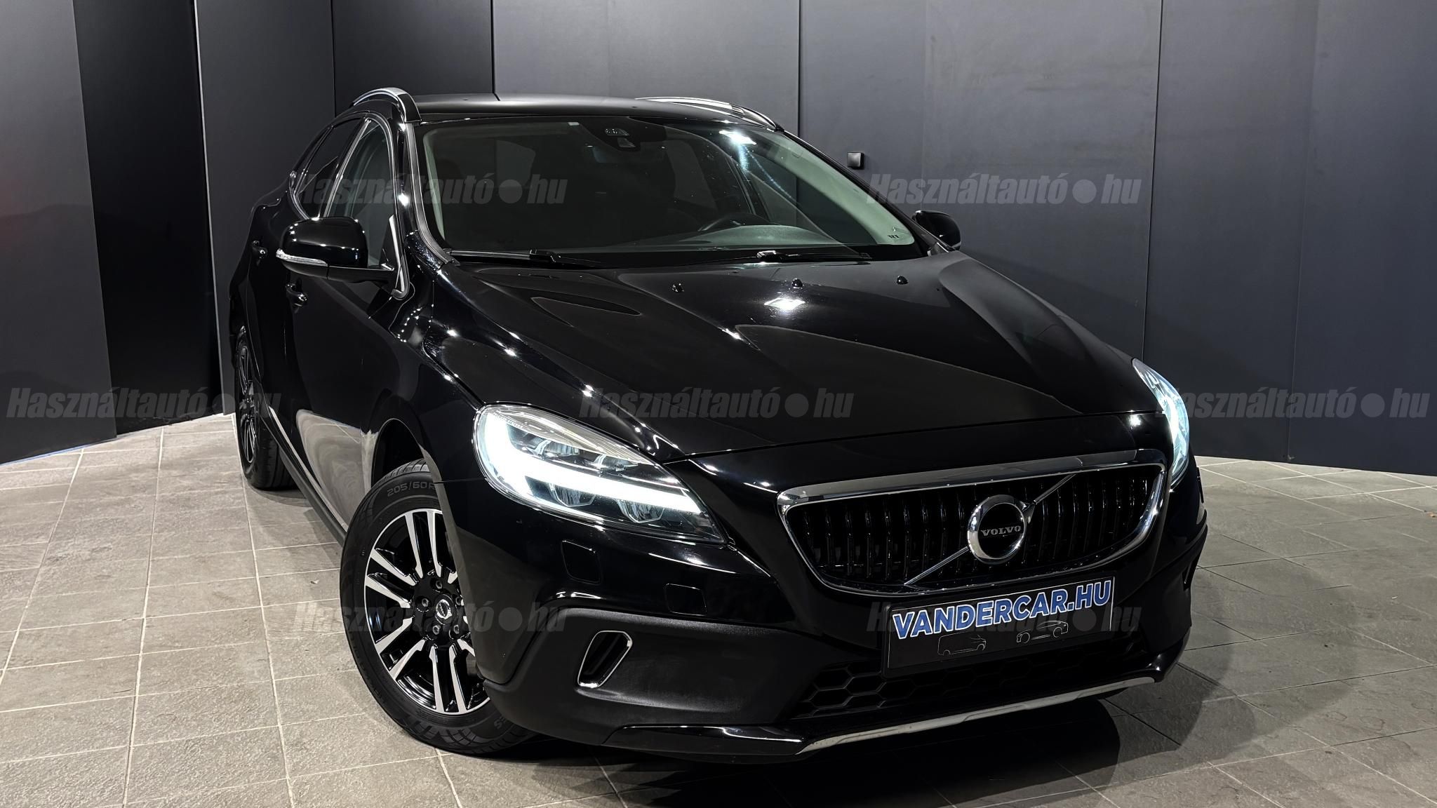 VOLVO V40 2019/1 - 1