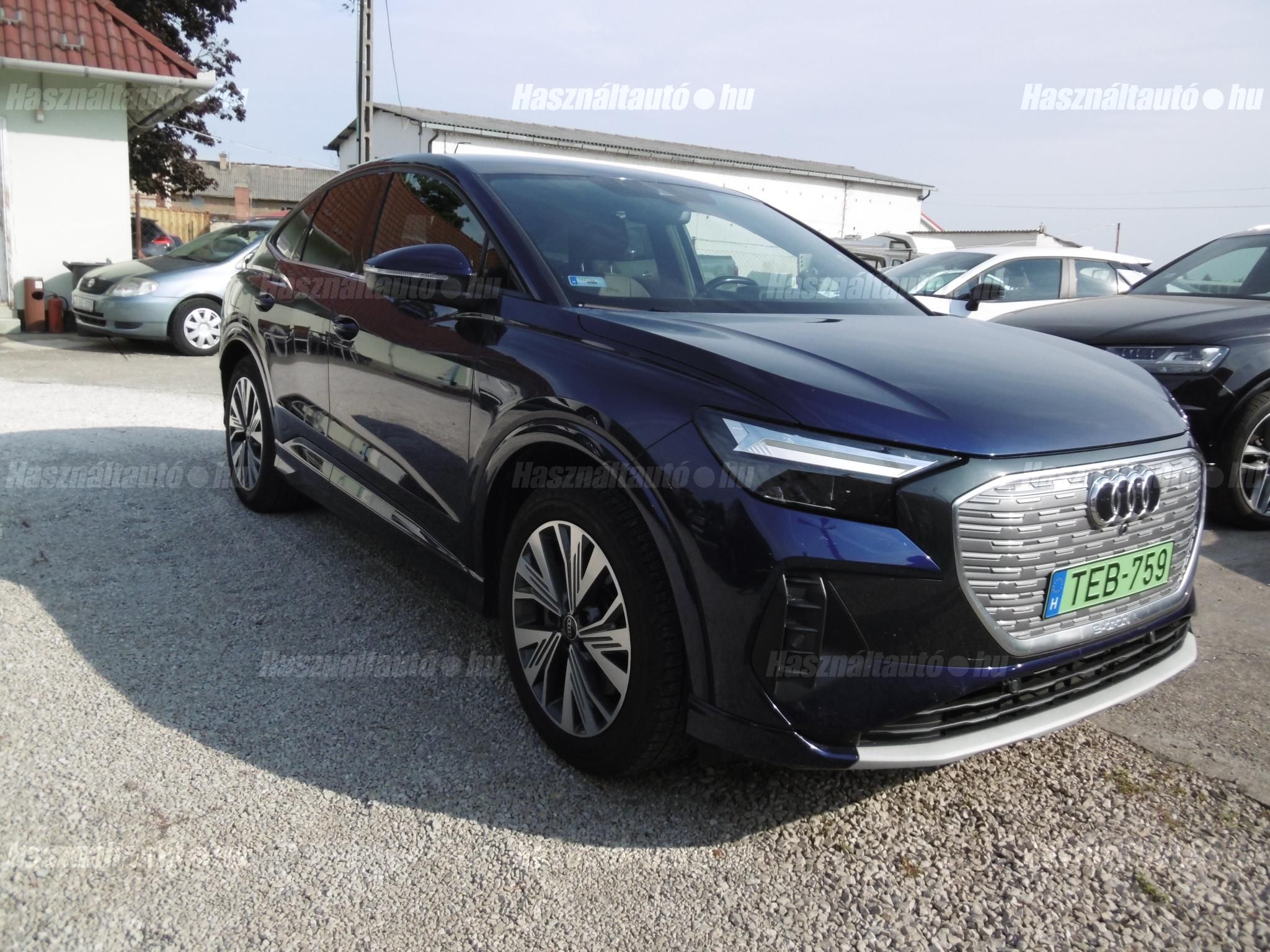 AUDI Q4 2022/3 - 1