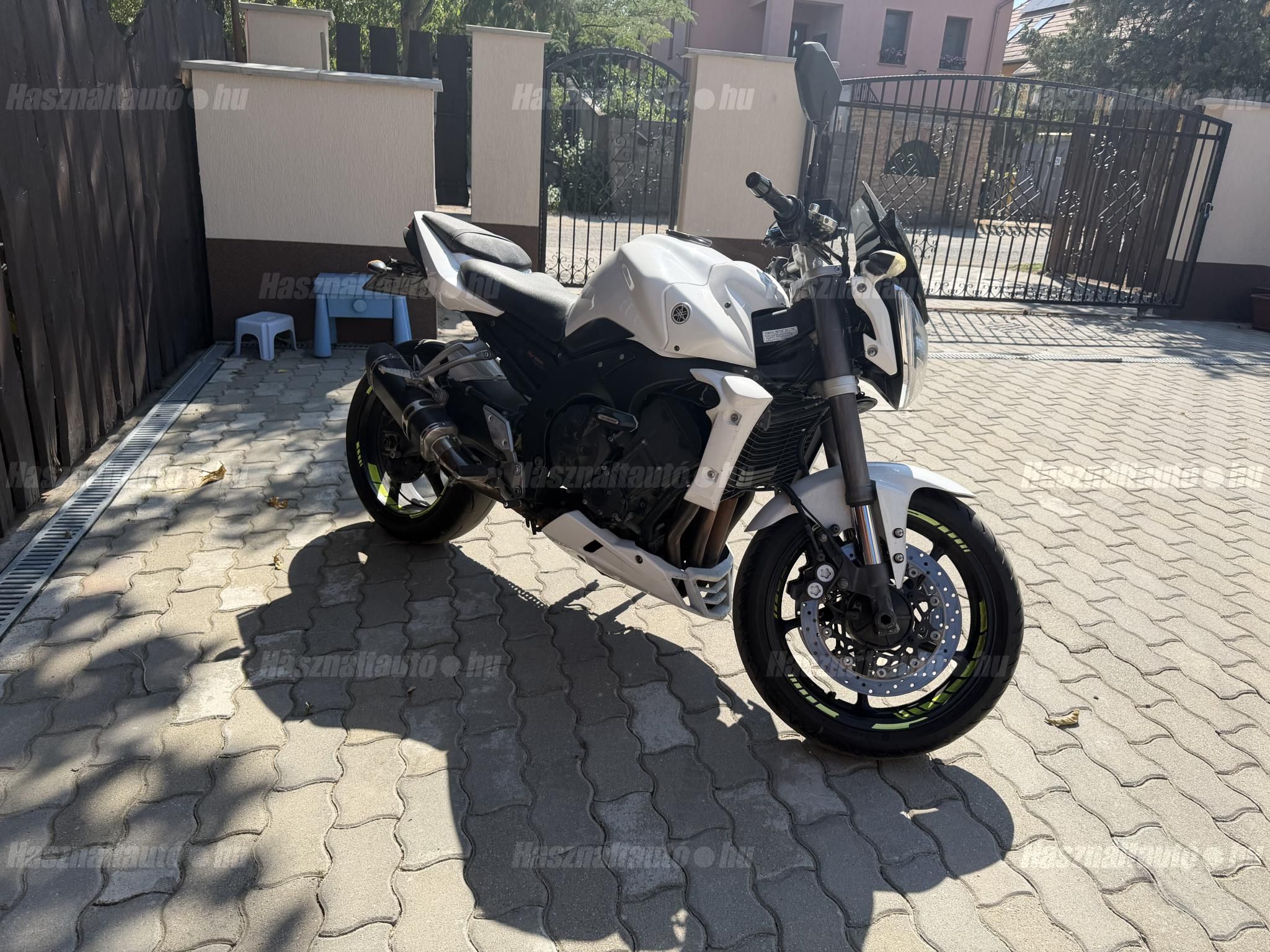 YAMAHA FZ1 2009/7 - 1