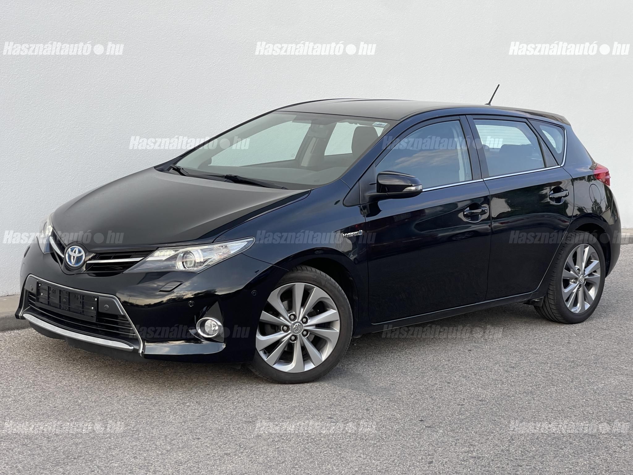 TOYOTA AURIS 2013/6 - 1
