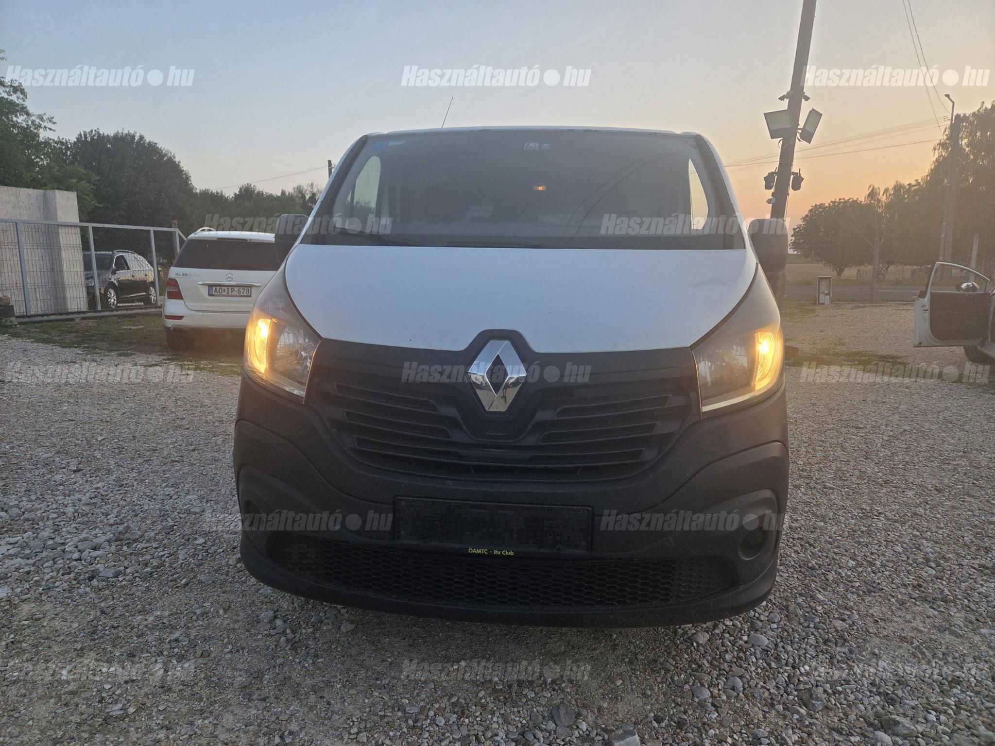 RENAULT TRAFIC 2016/7 - 1