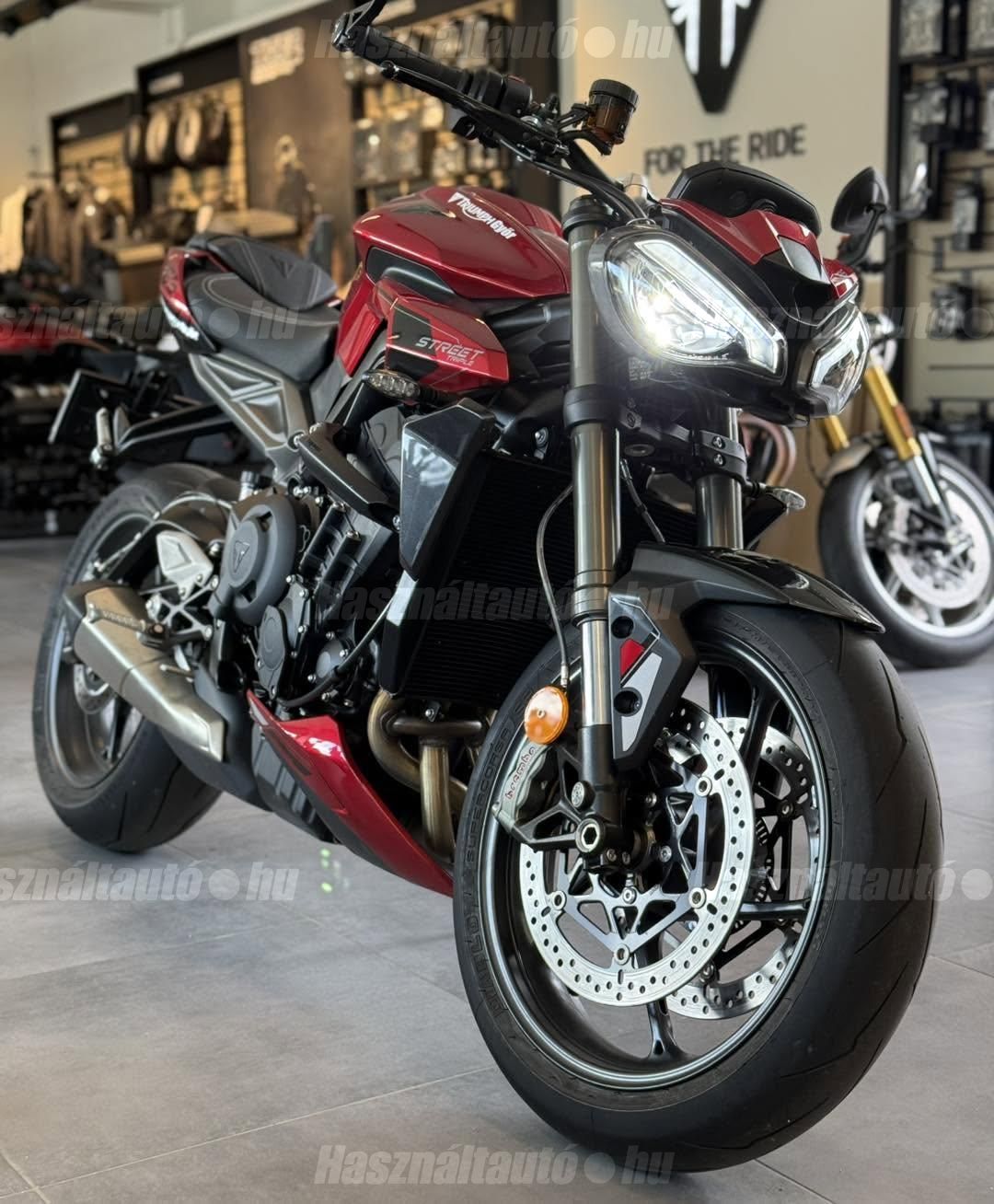 TRIUMPH STREET TRIPLE 2026/7 - 1