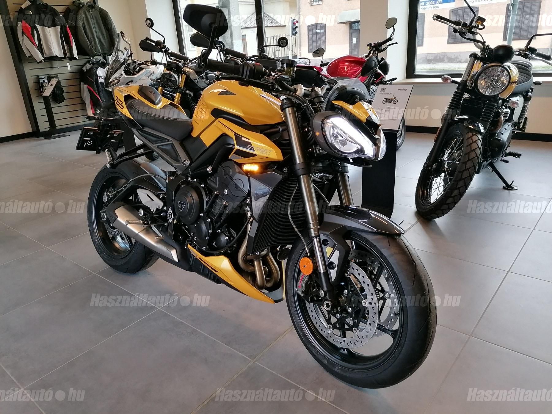 TRIUMPH STREET TRIPLE 2026/7 - 1