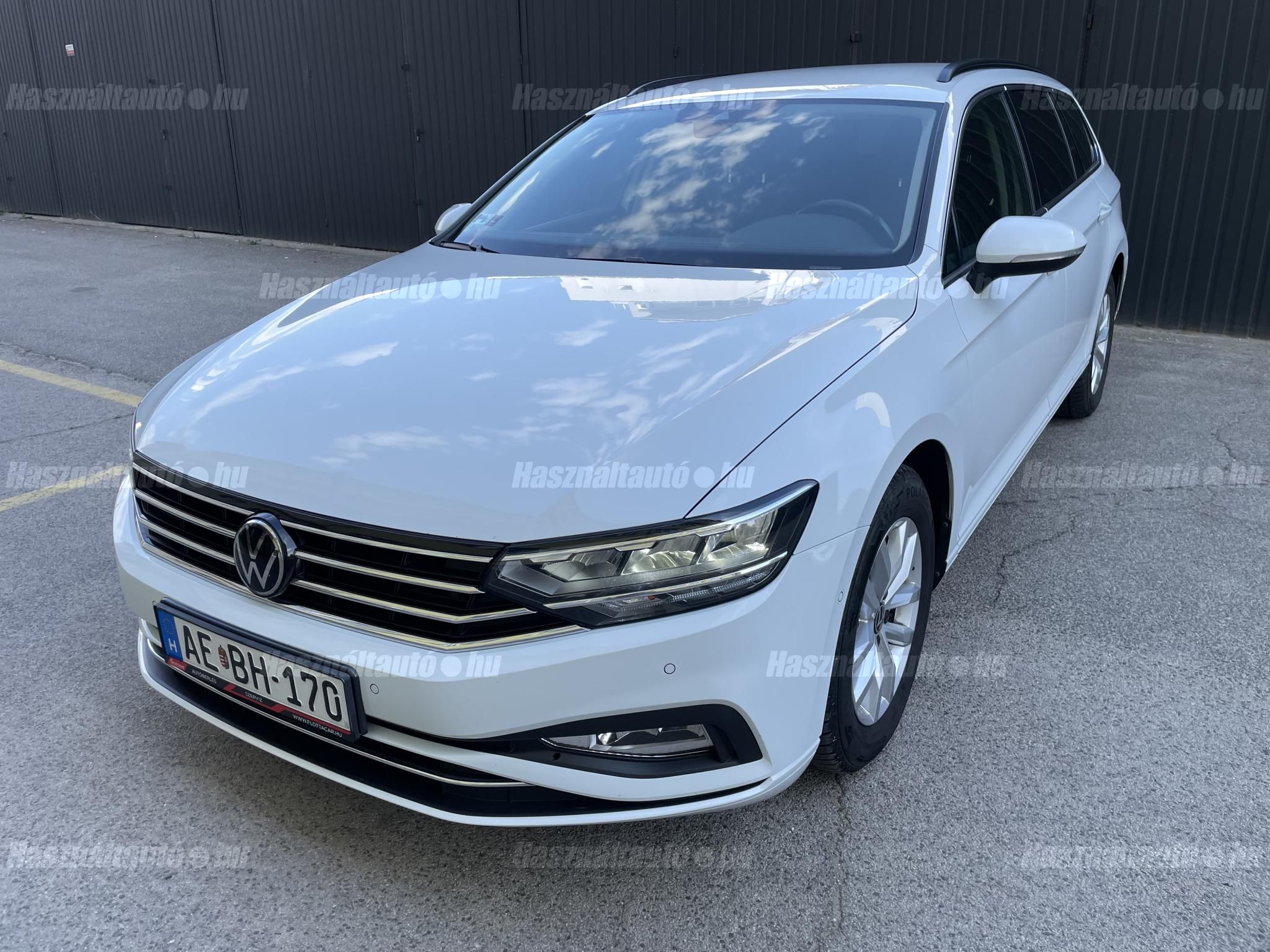 VOLKSWAGEN PASSAT 2023/5 - 1