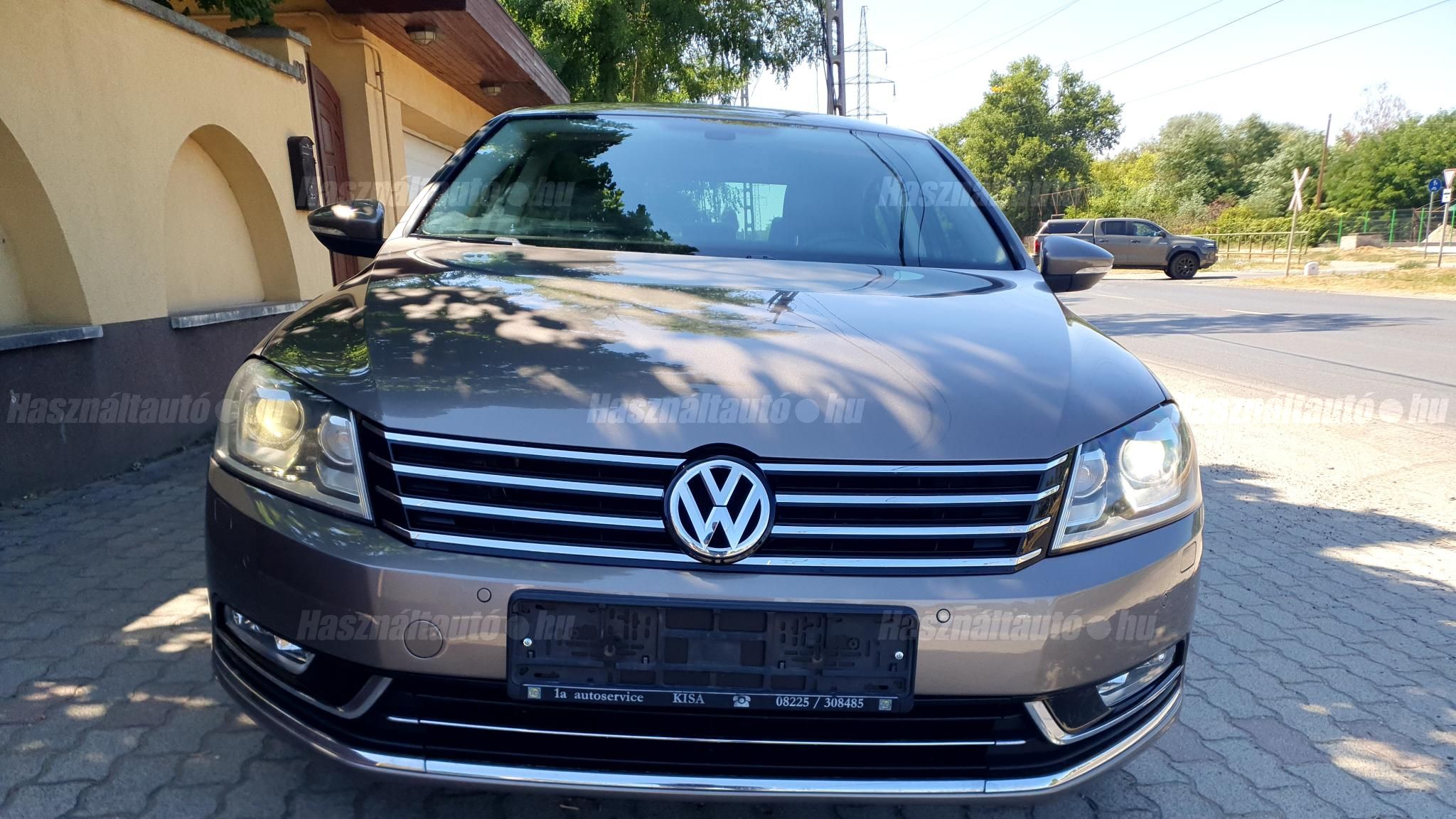 VOLKSWAGEN PASSAT 2011/8 - 1