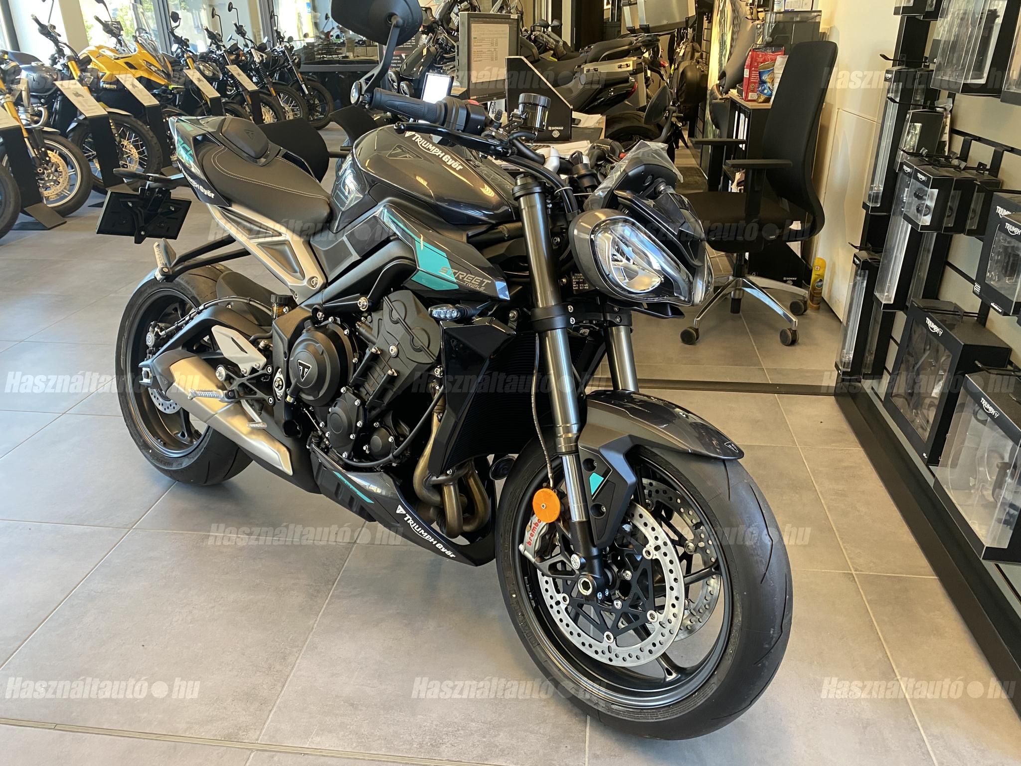 TRIUMPH STREET TRIPLE 2026/9 - 1
