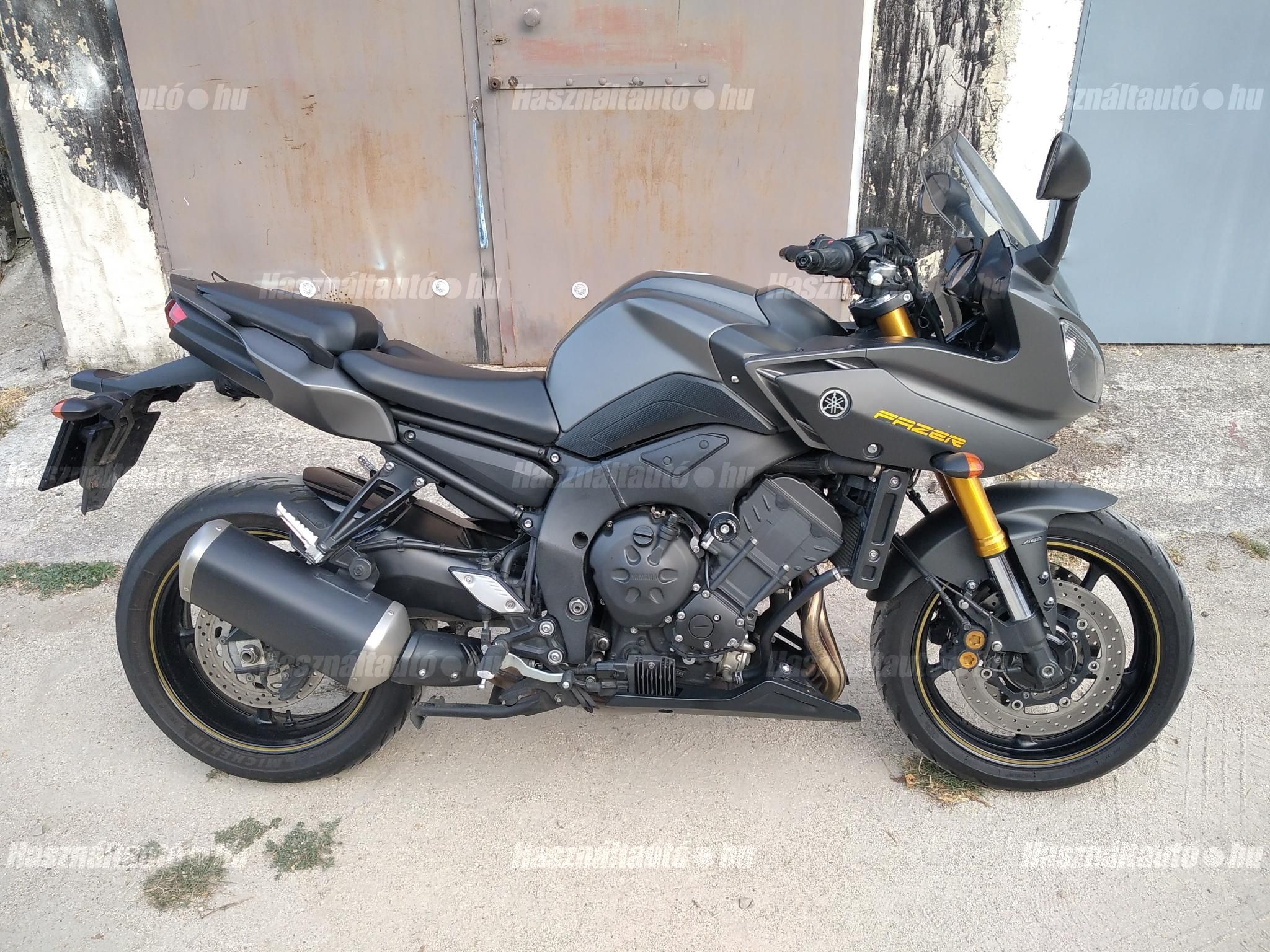 YAMAHA FZ8-S 2012/9 - 1