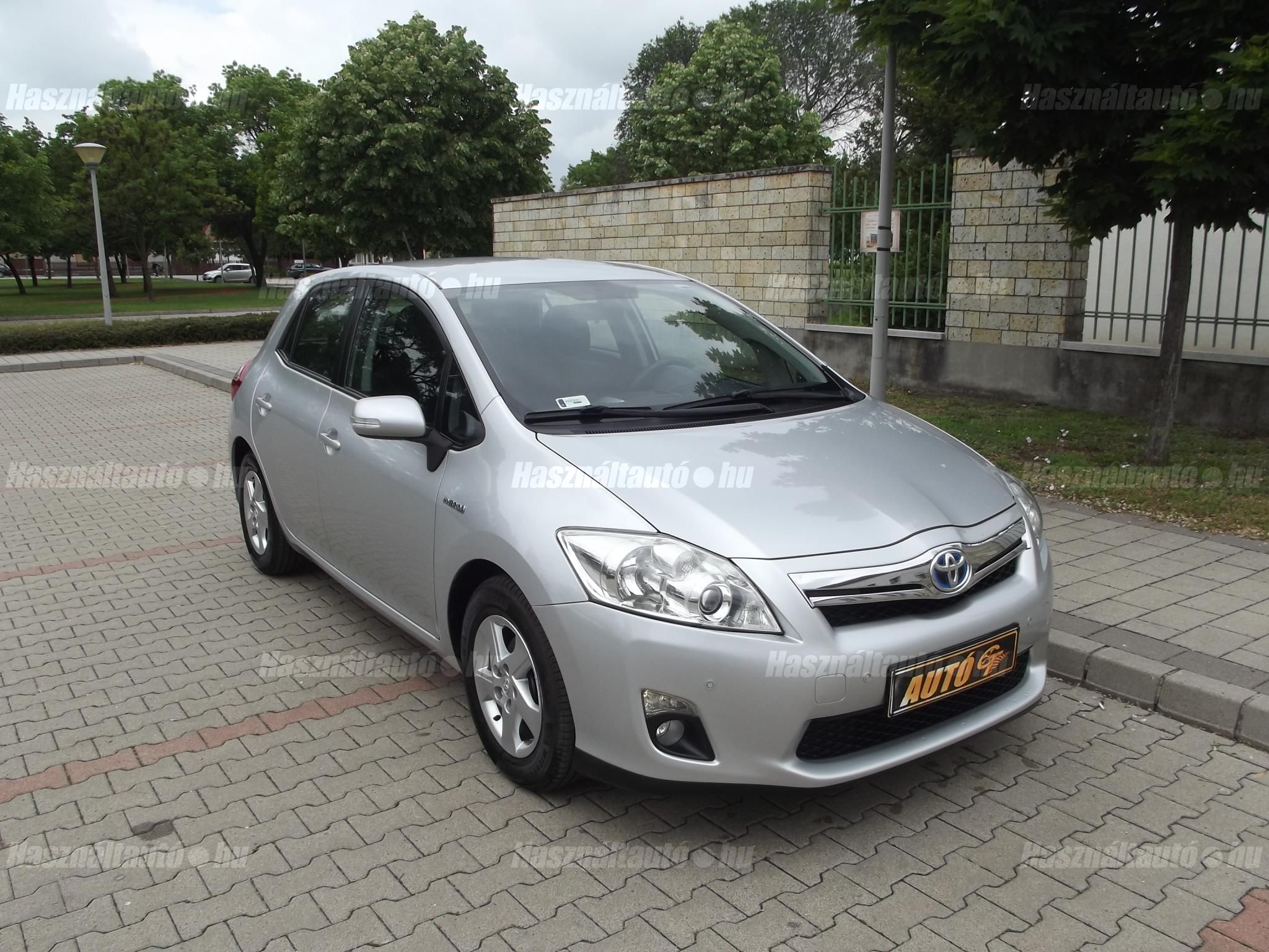 TOYOTA AURIS 2012/3 - 1
