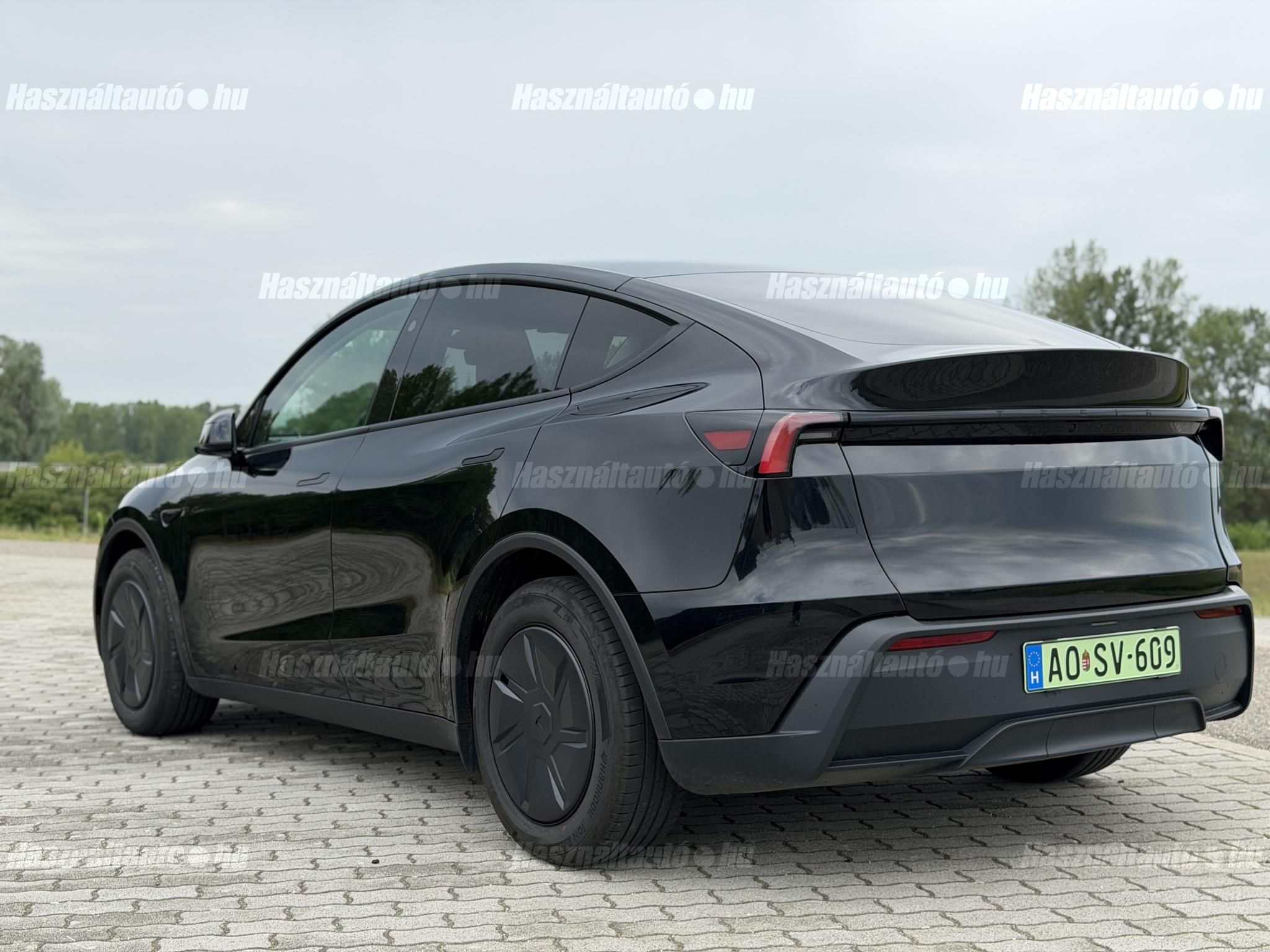 TESLA MODEL Y 2026/4 - 1