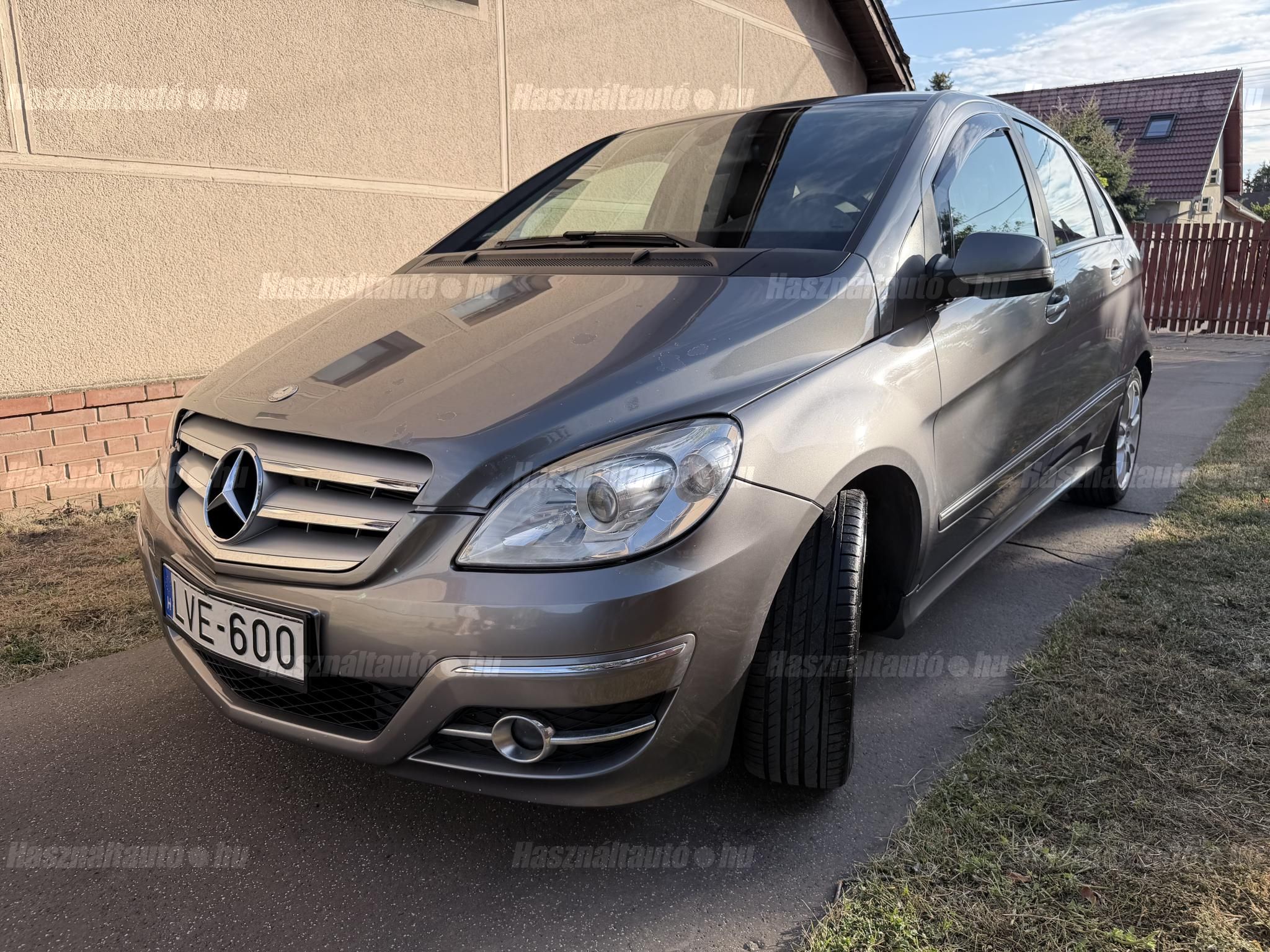 MERCEDES-BENZ B 180 2010 - 1