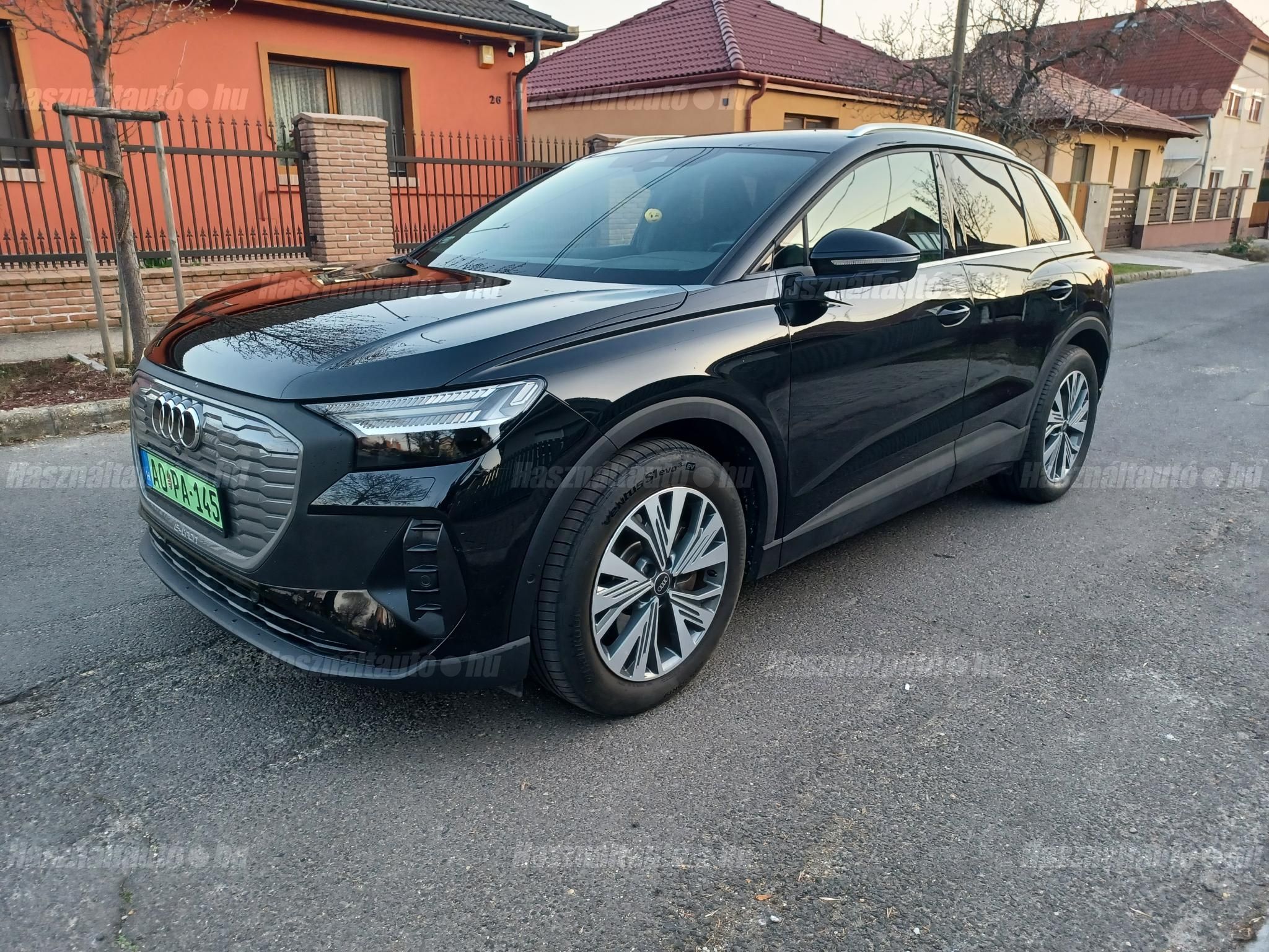 AUDI Q4 2023/4 - 1