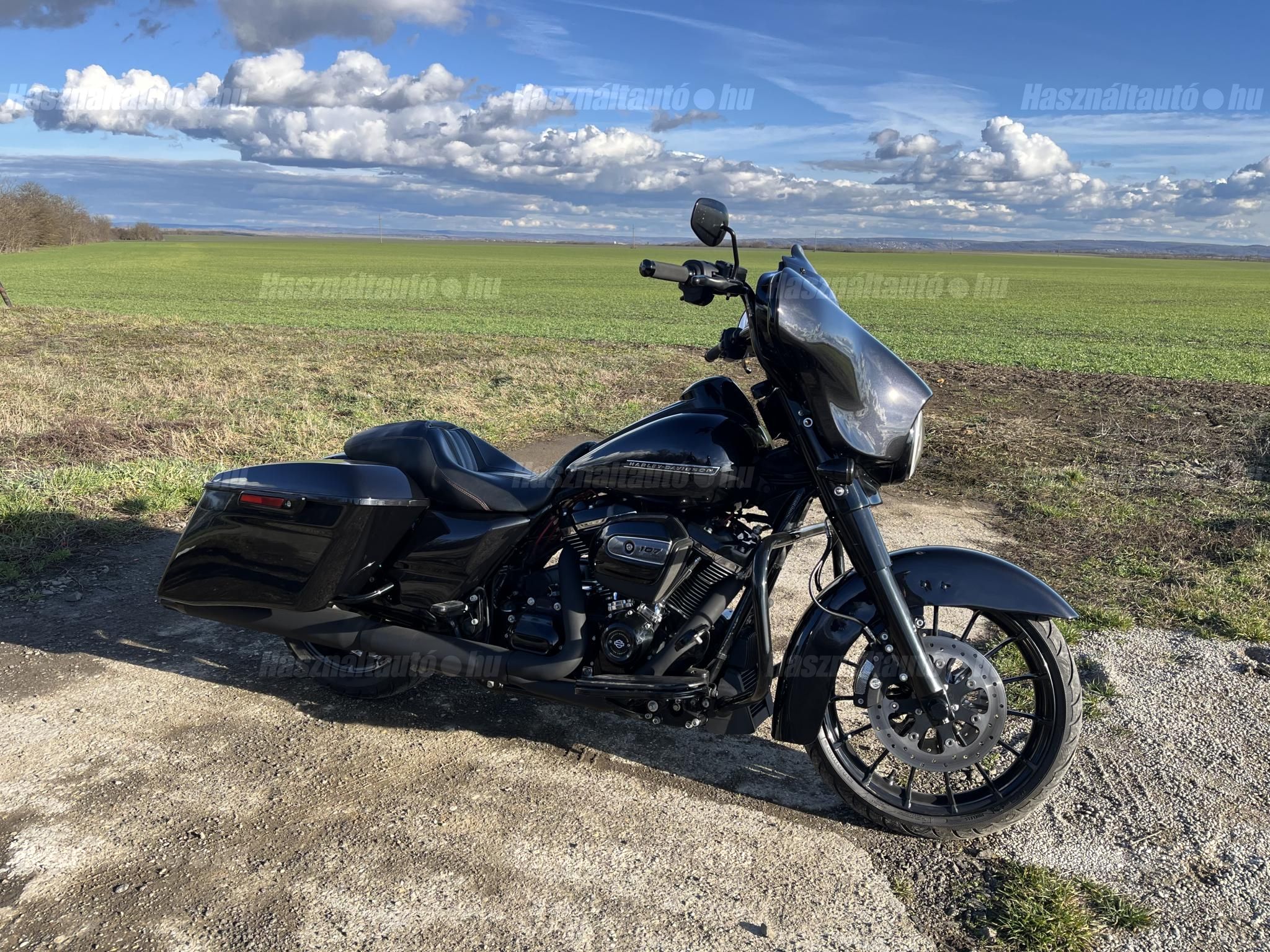 HARLEY-DAVIDSON STREET GLIDE SPECIAL 2018/9 - 1