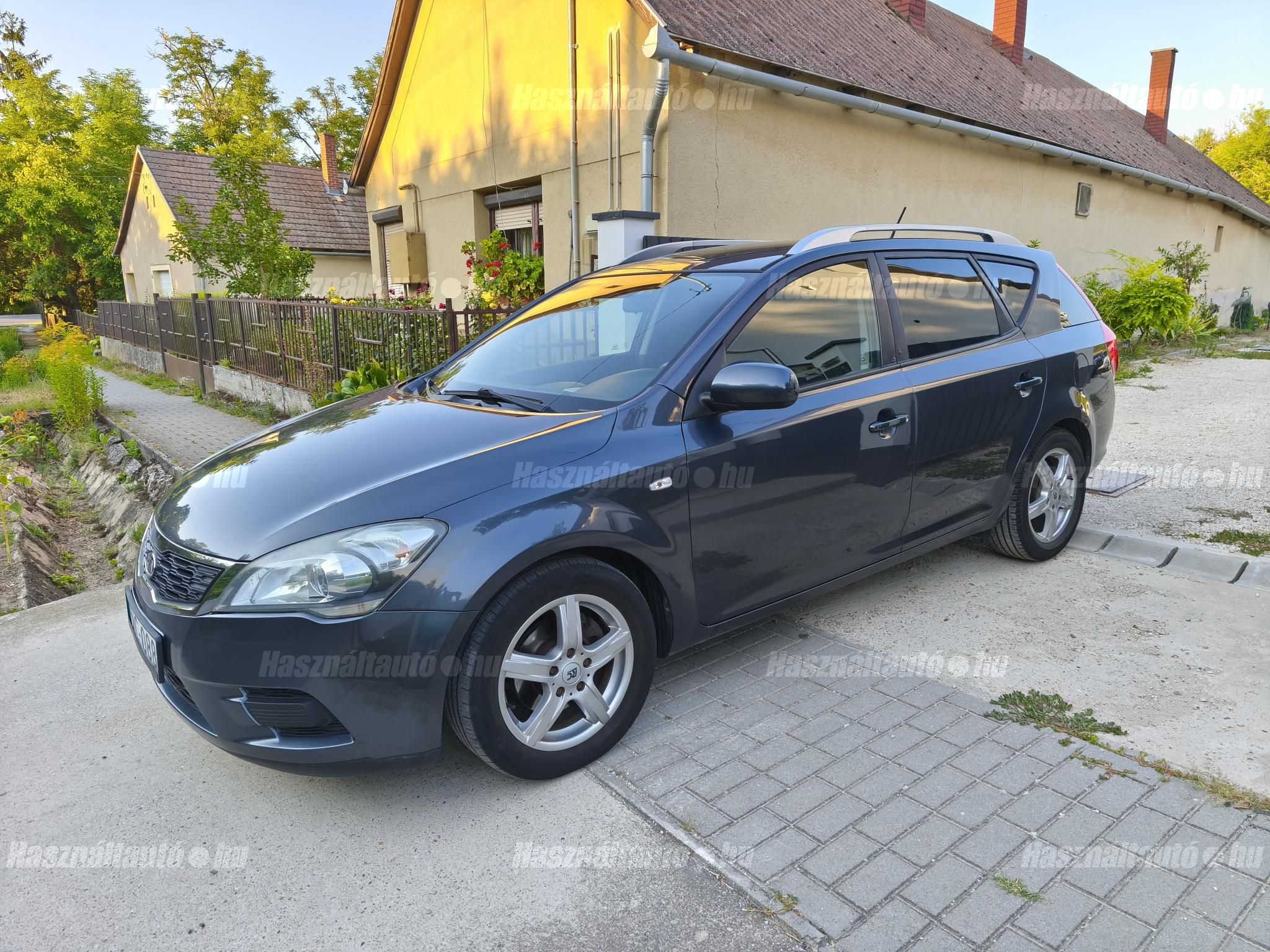 KIA CEE'D 2010/7 - 1