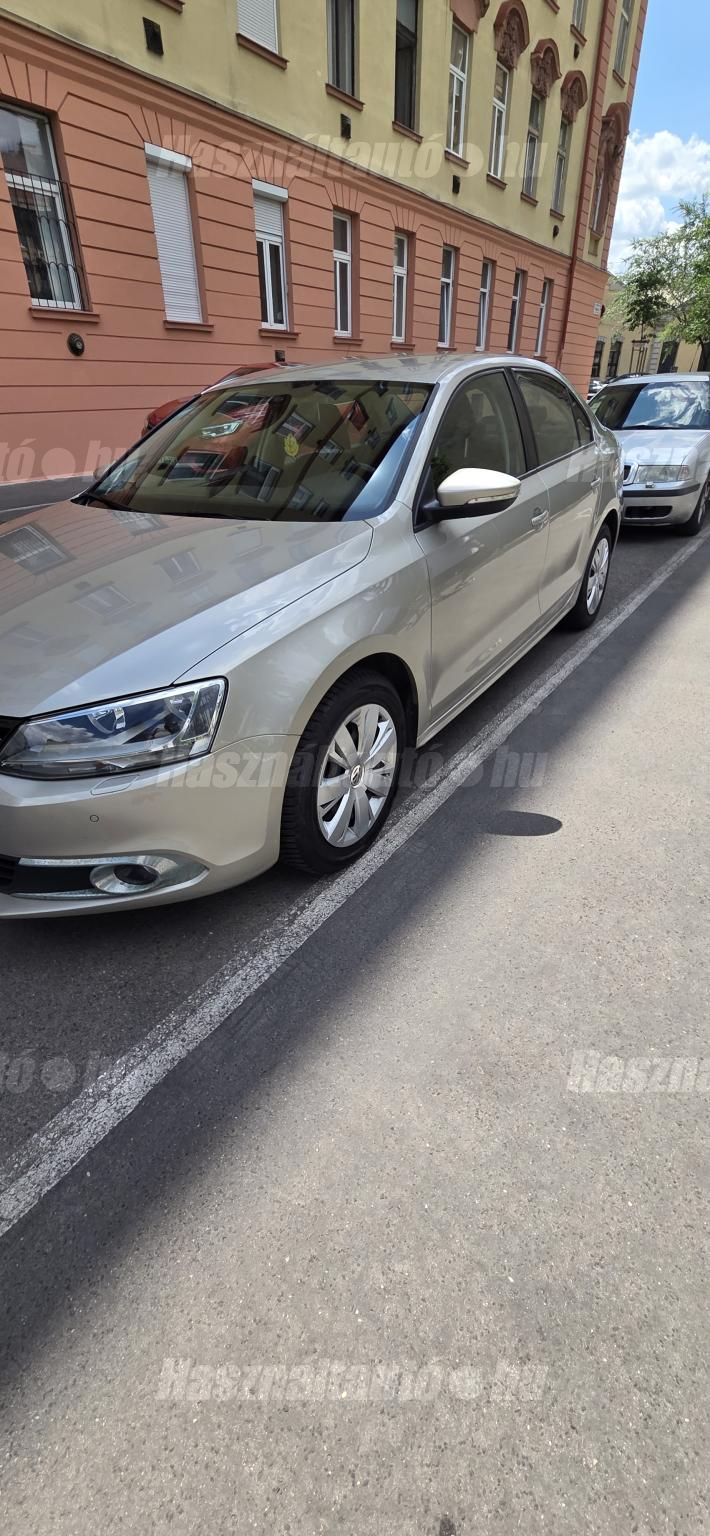 VOLKSWAGEN JETTA VI 2012/7 - 1