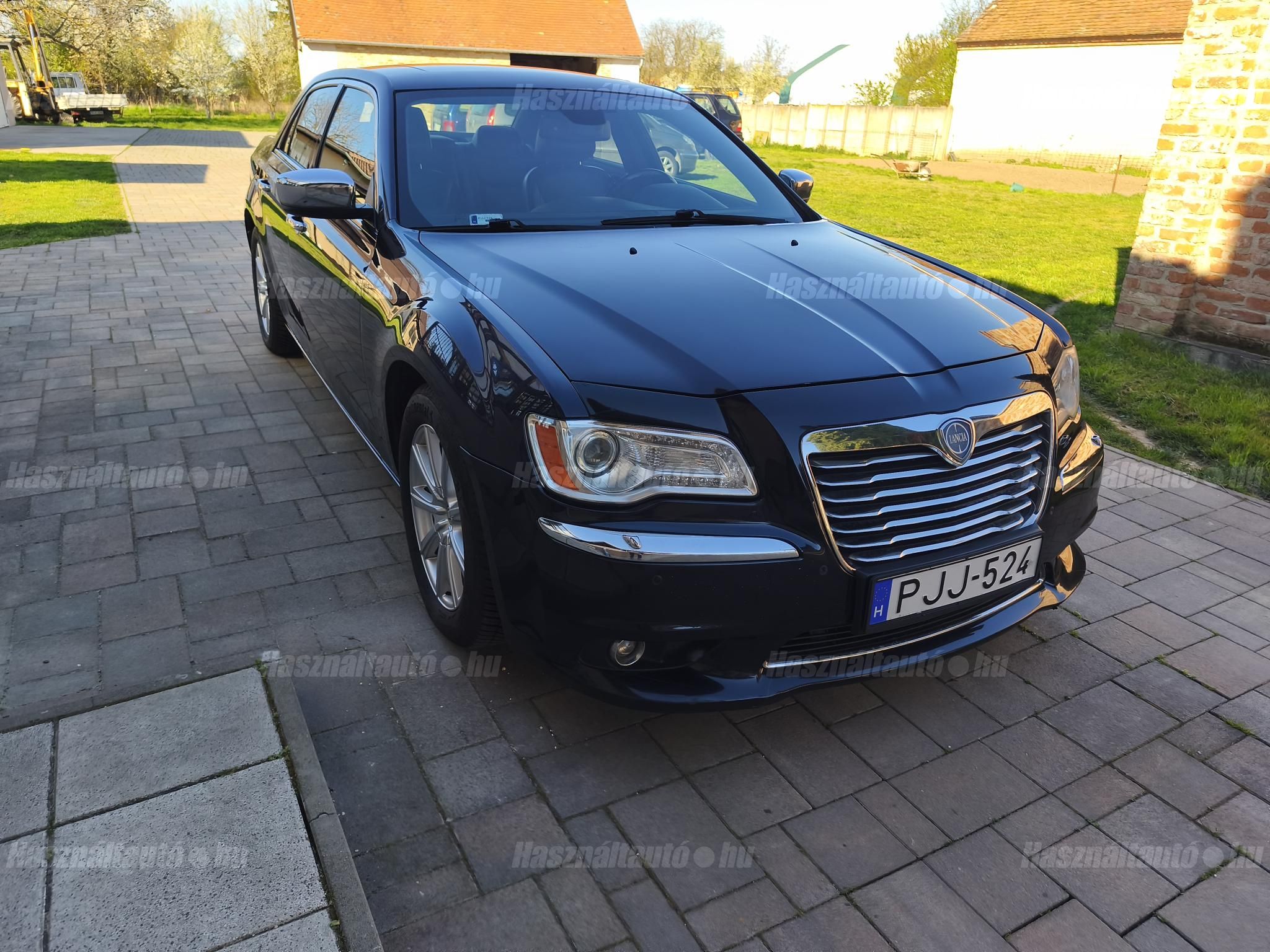 LANCIA THEMA 2012/8 - 1