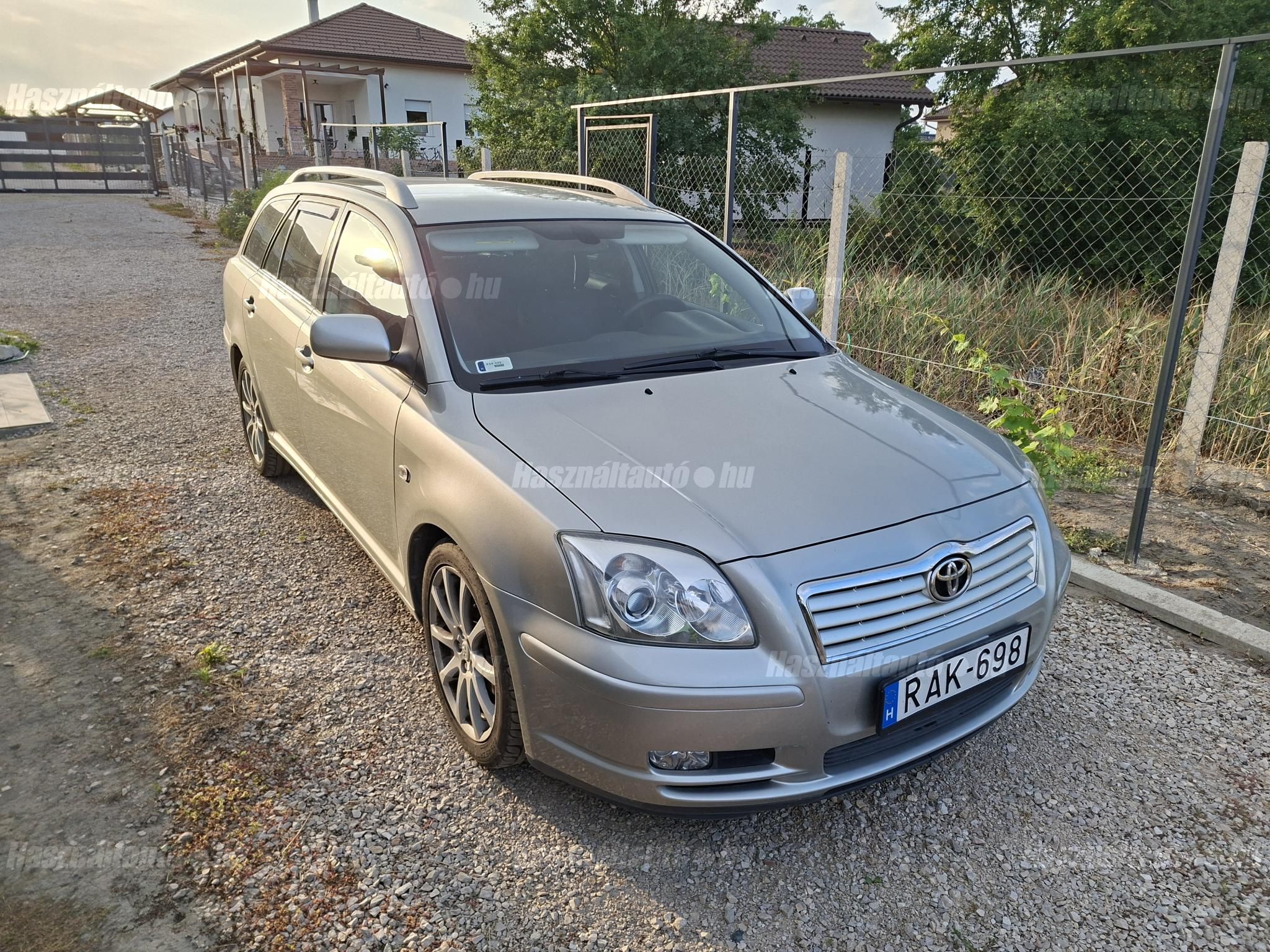 TOYOTA AVENSIS 2004/7 - 1