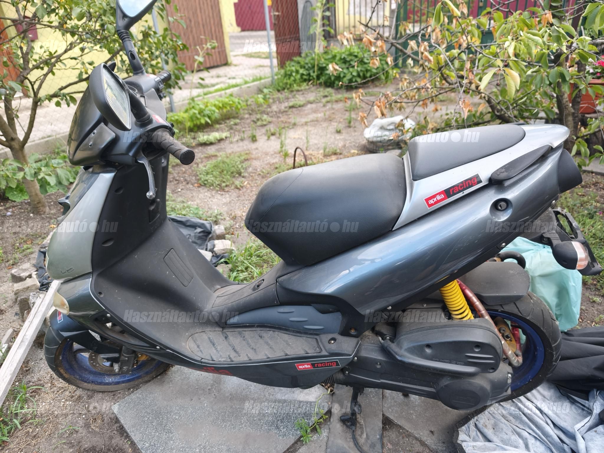 Aprilia SR50 motor oldalnézet