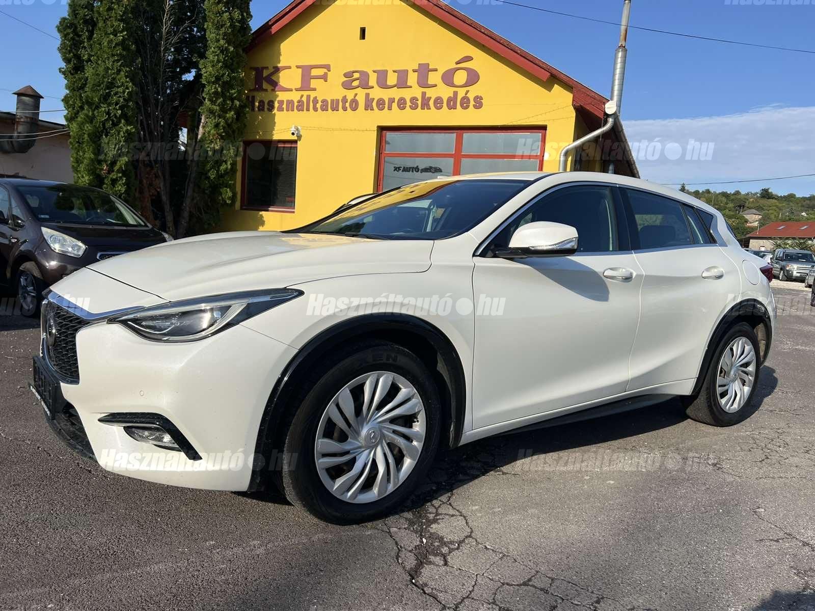 INFINITI Q30 2016/5 - 1