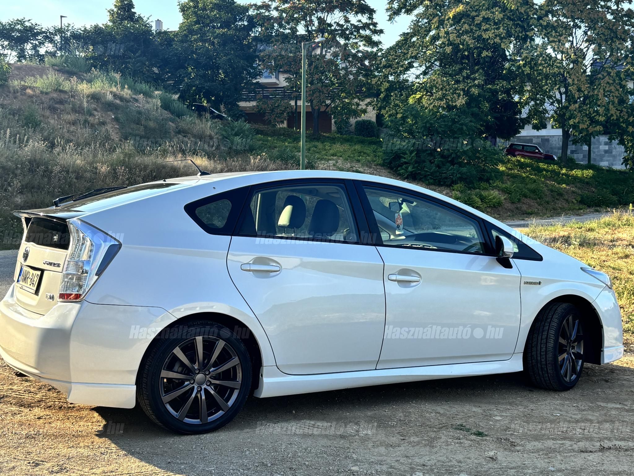 TOYOTA PRIUS 2012/3 - 1