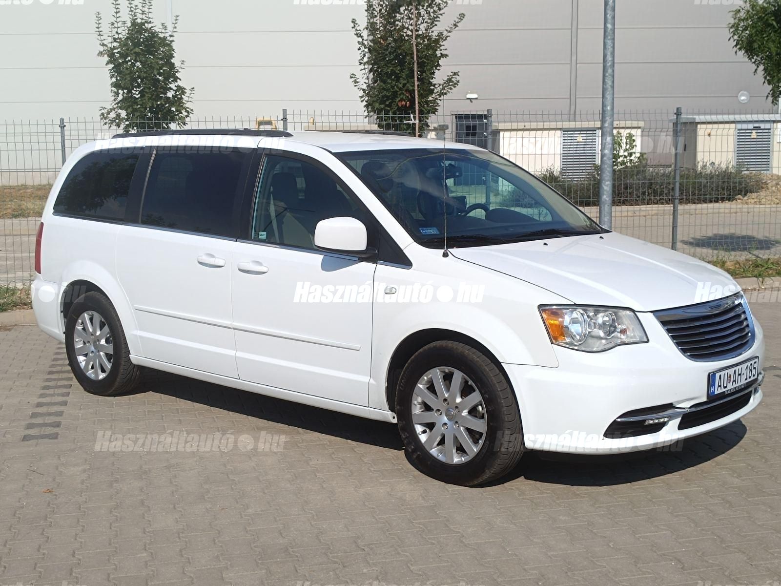 CHRYSLER TOWN & COUNTRY 2016/7 - 1