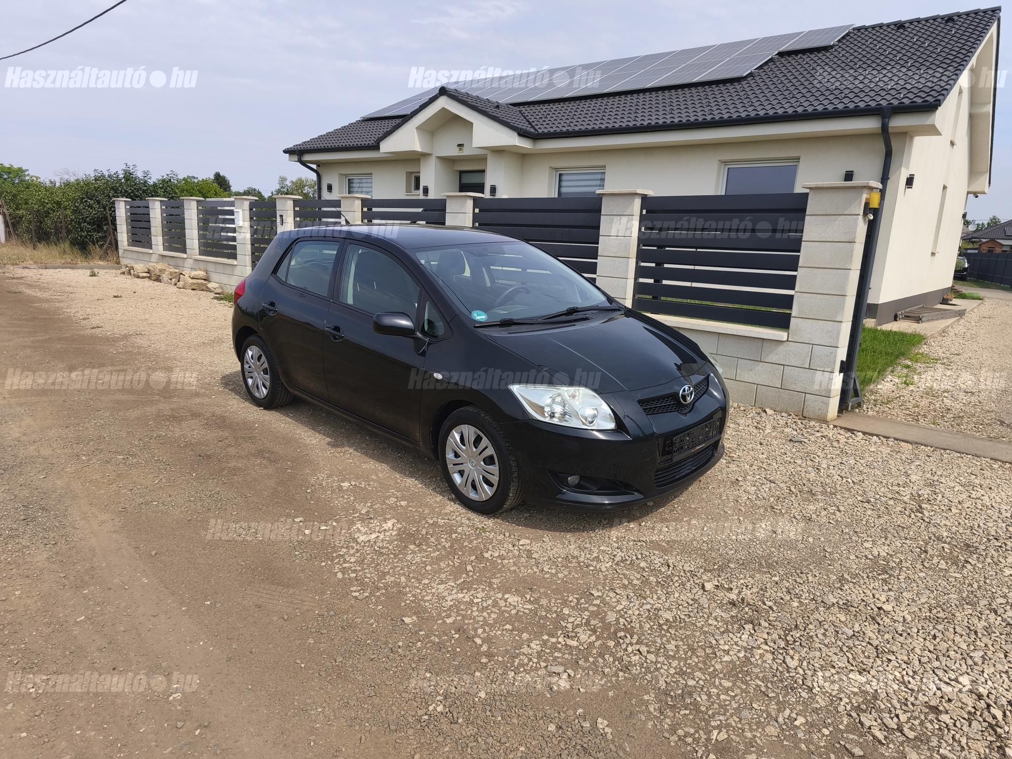 TOYOTA AURIS 2009/10 - 1