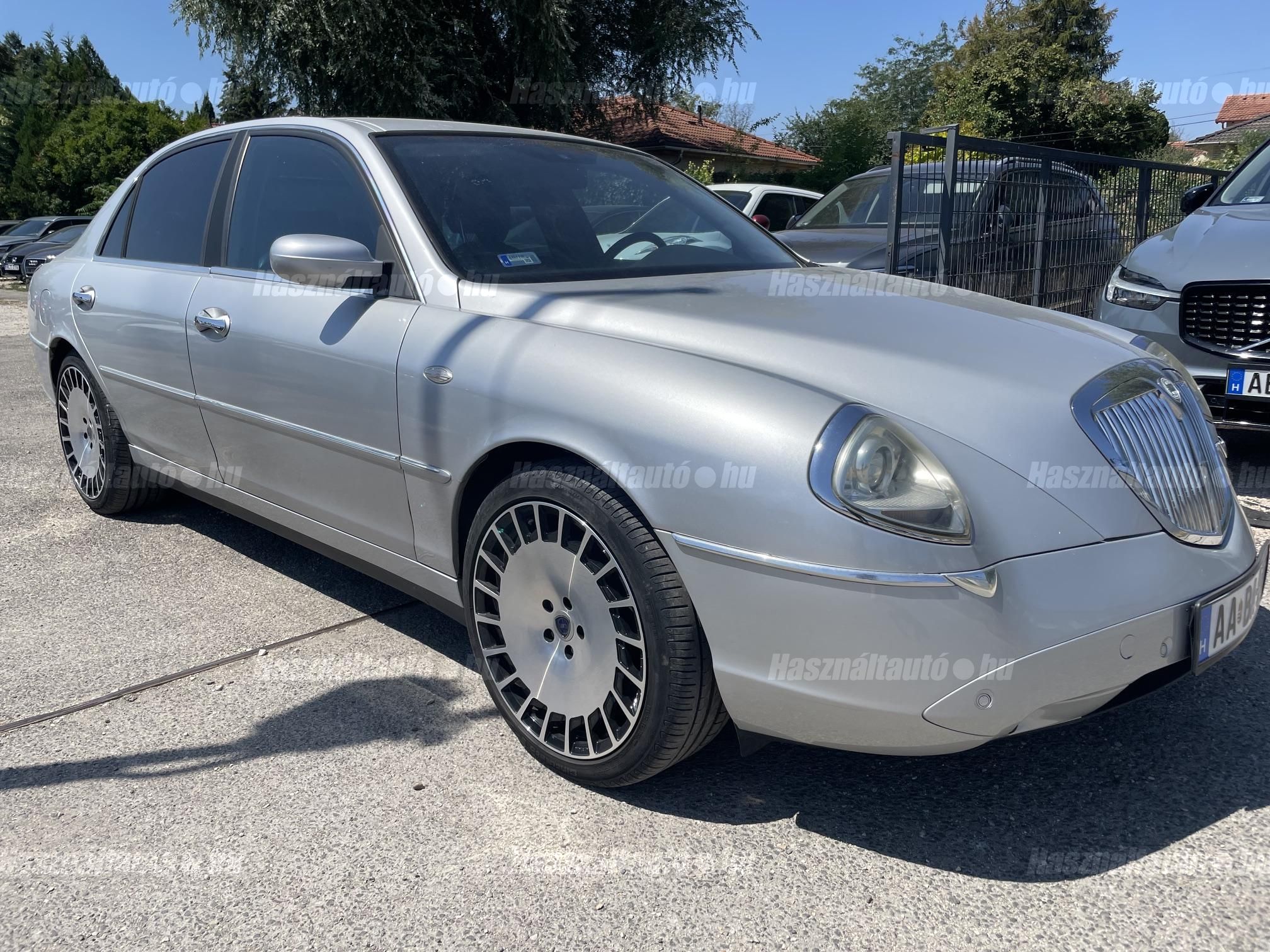 LANCIA THESIS 2002/7 - 1