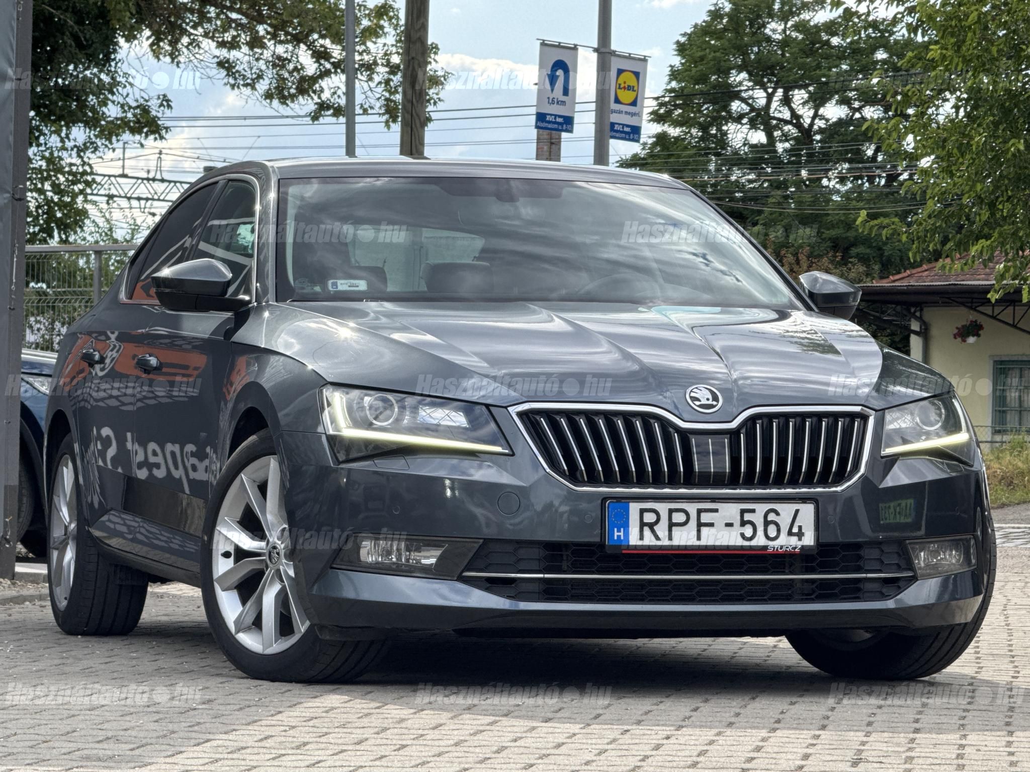 SKODA SUPERB 2019/8 - 1