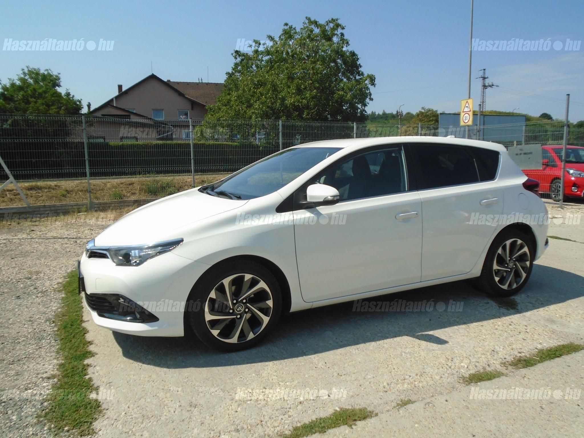 TOYOTA AURIS 2016/6 - 1