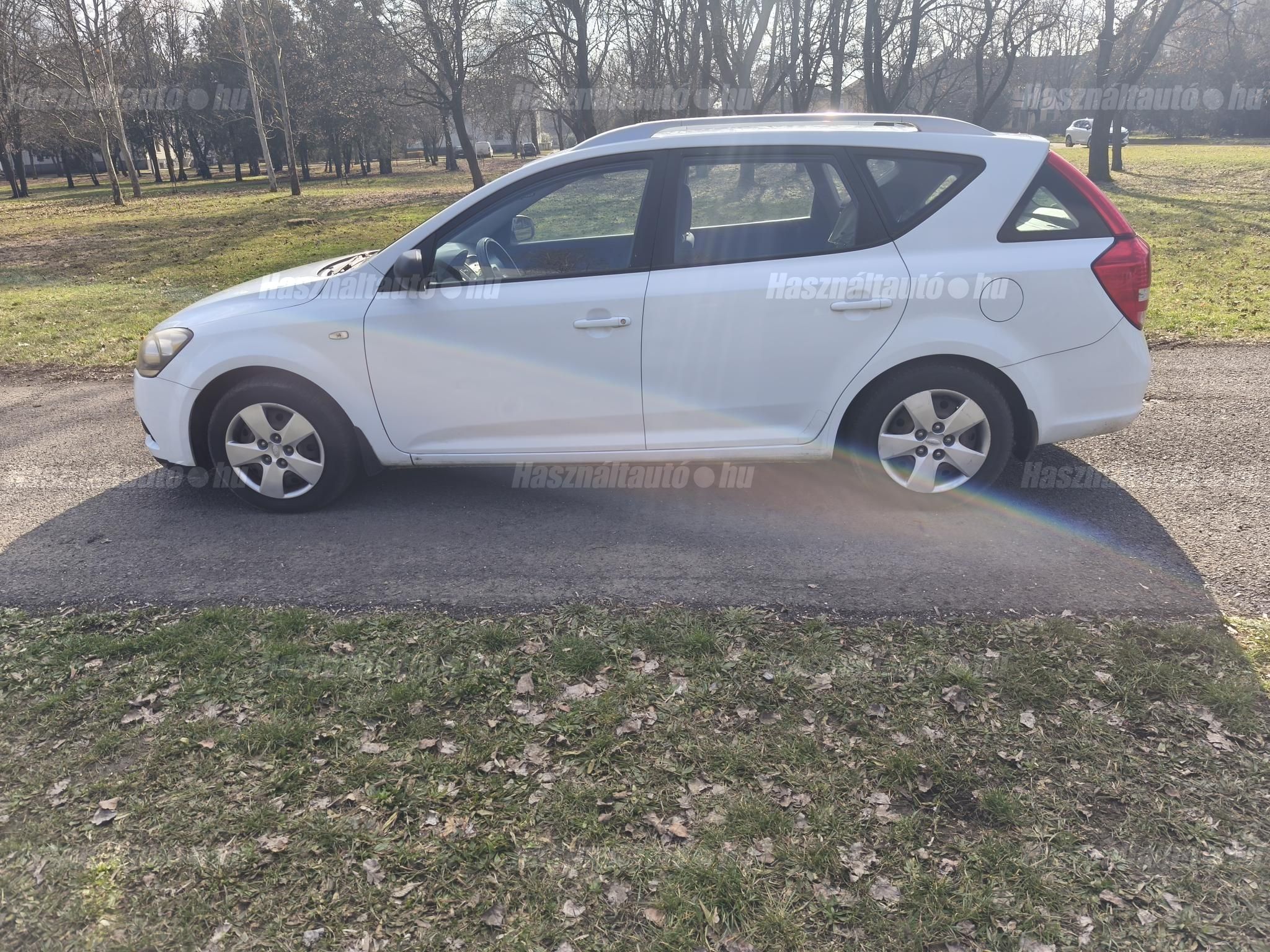 KIA CEE'D 2011/9 - 1