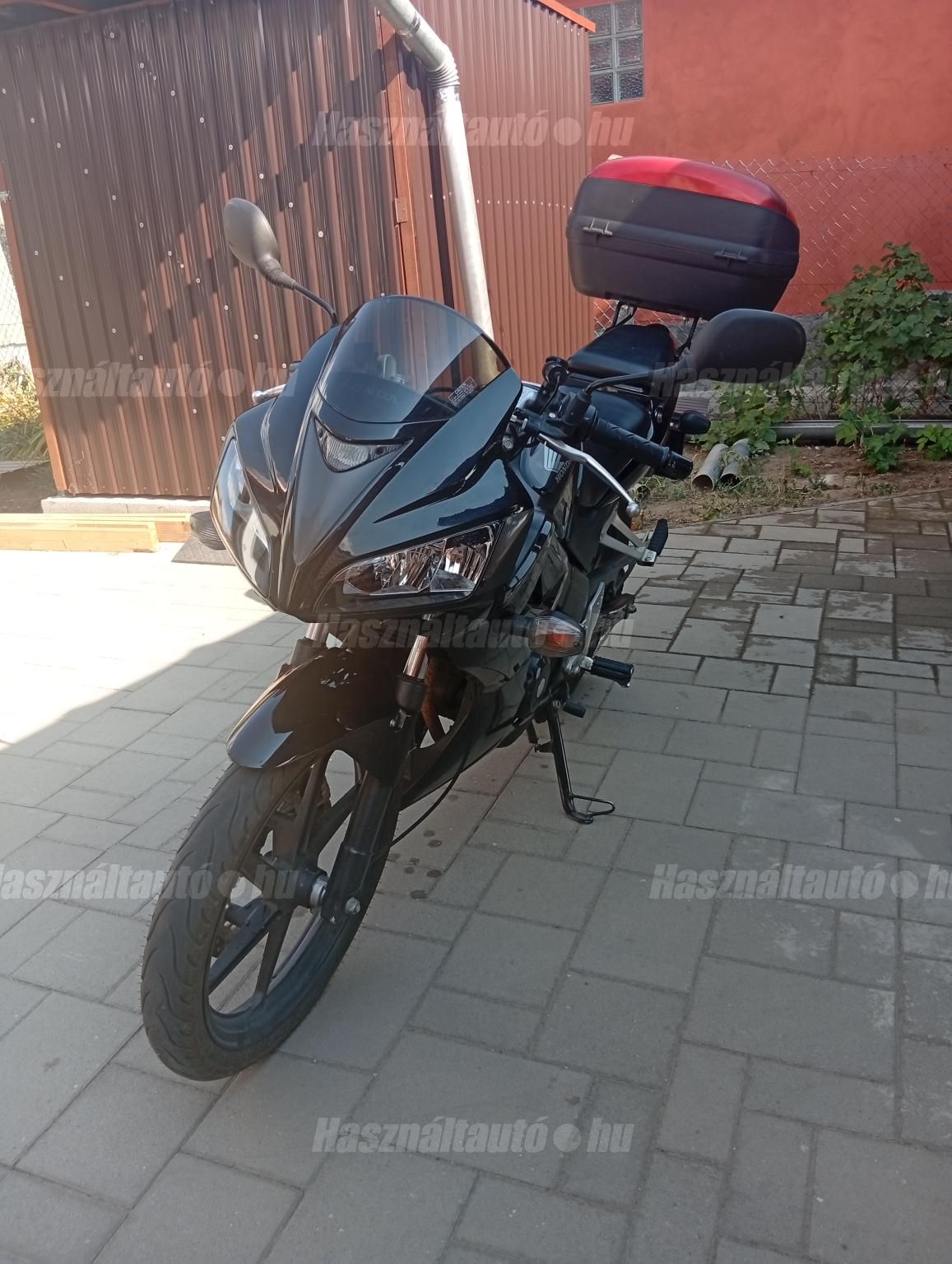 HONDA CBR 125 R 2010 - 1
