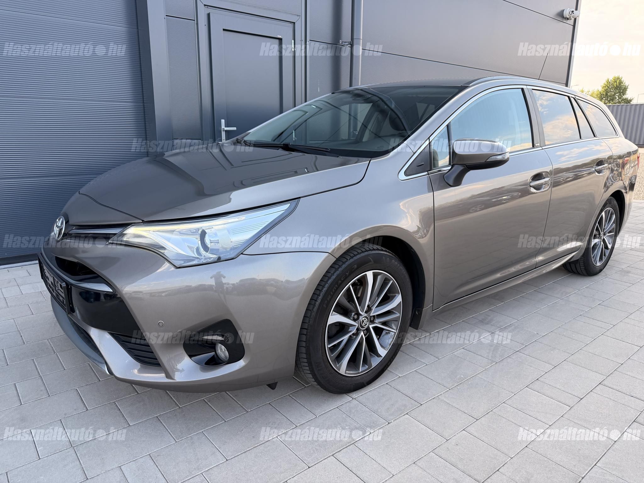 TOYOTA AVENSIS 2017/10 - 1