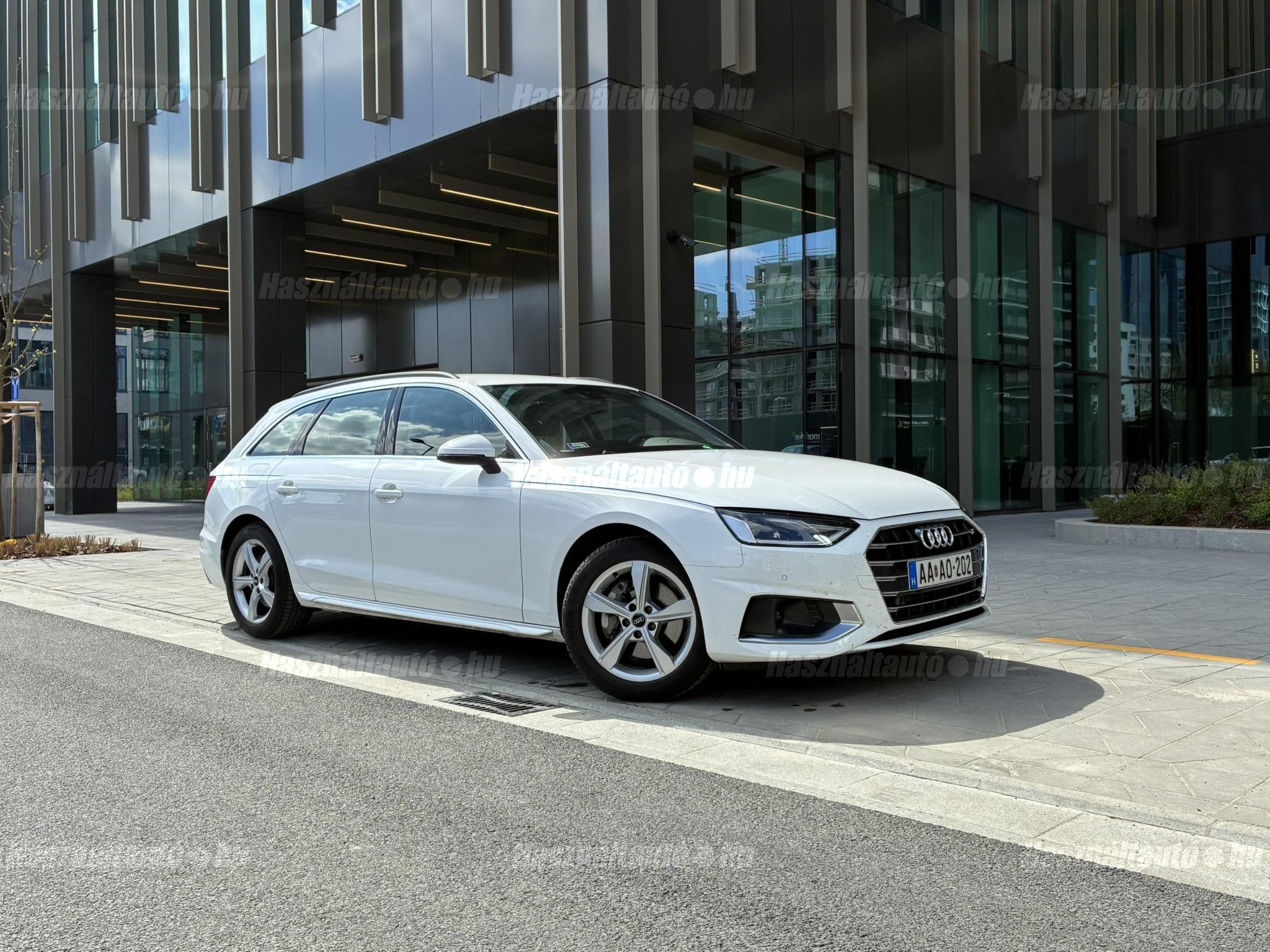 AUDI A4 2022/6 - 1