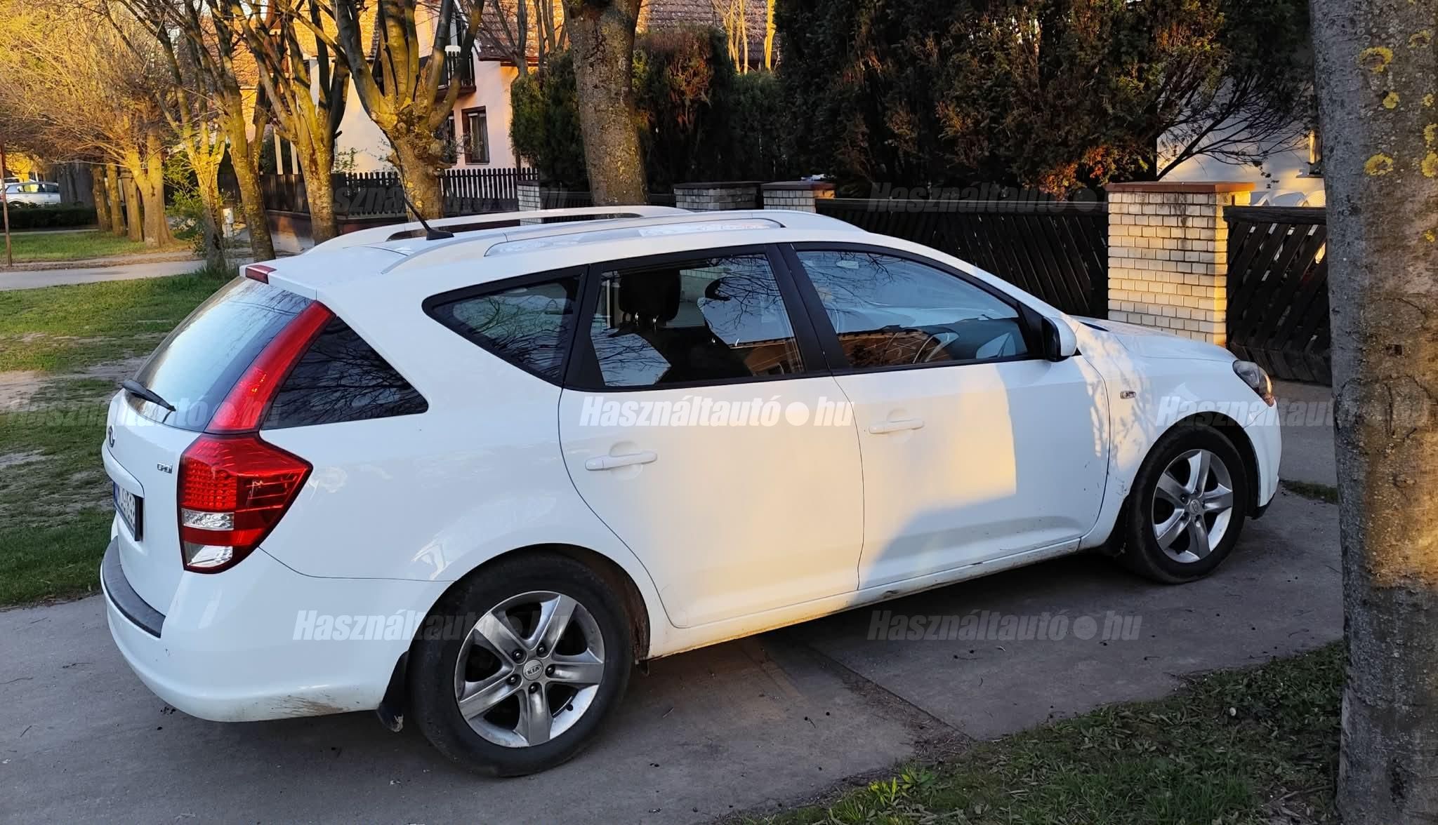 KIA CEE'D 2012/5 - 1