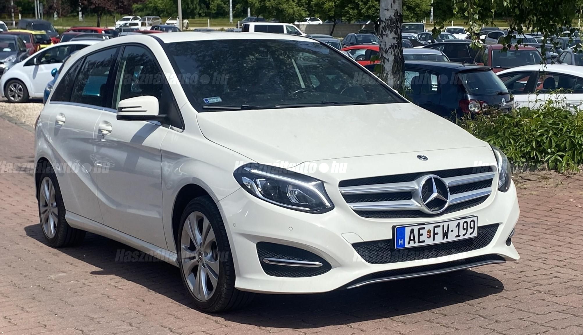 MERCEDES-BENZ B 200 2018/8 - 1